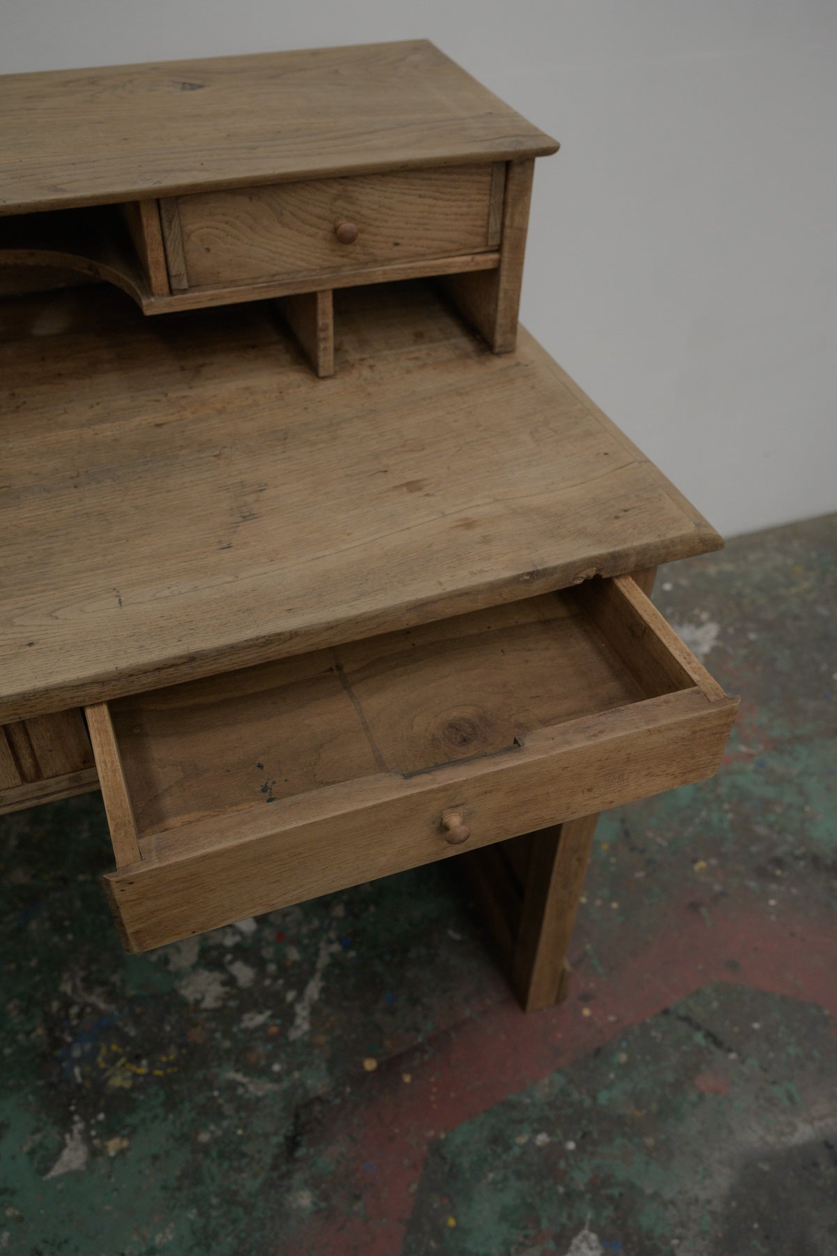 #0682 desk counter