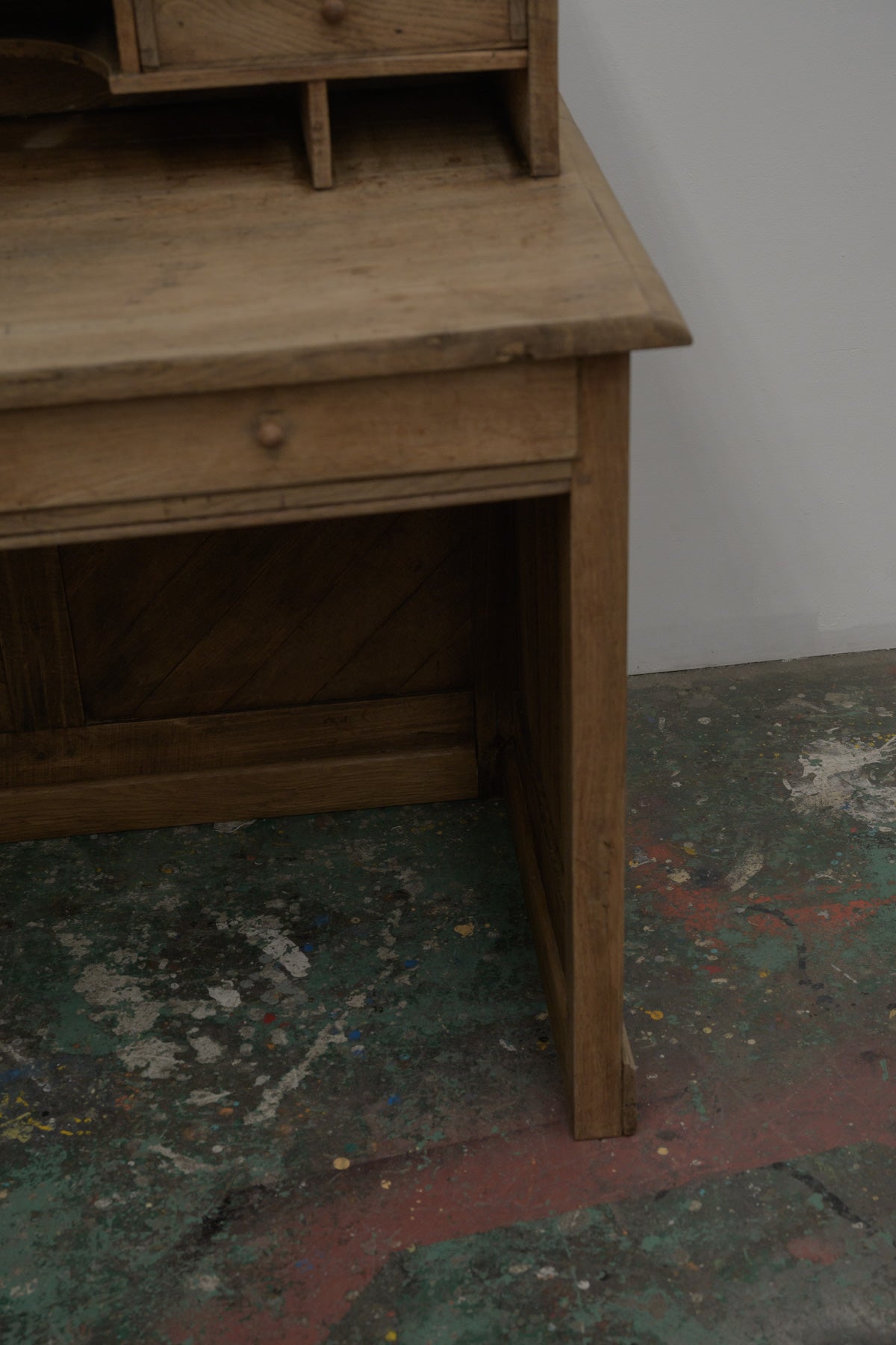#0682 desk counter