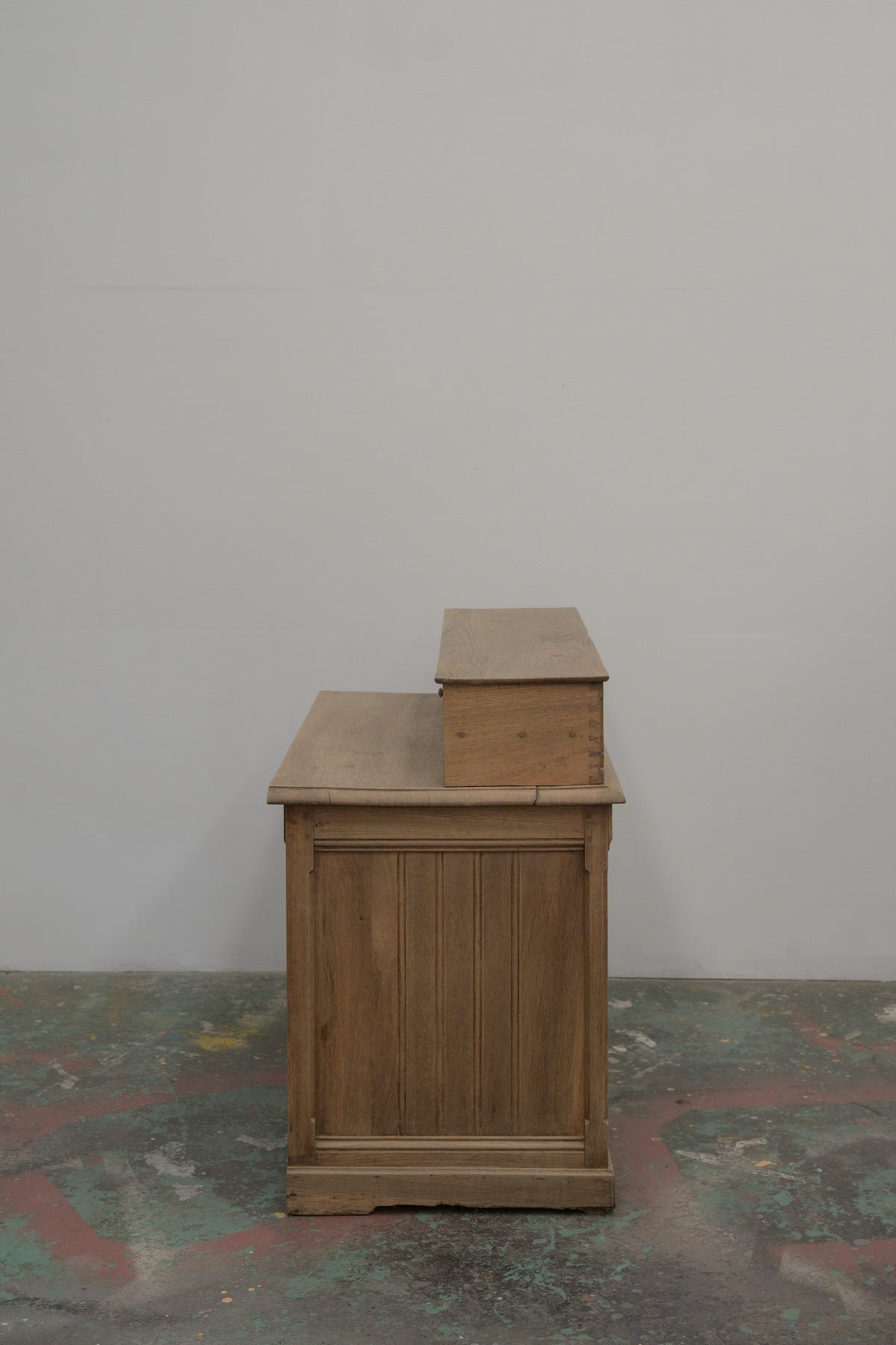 #0682 desk counter