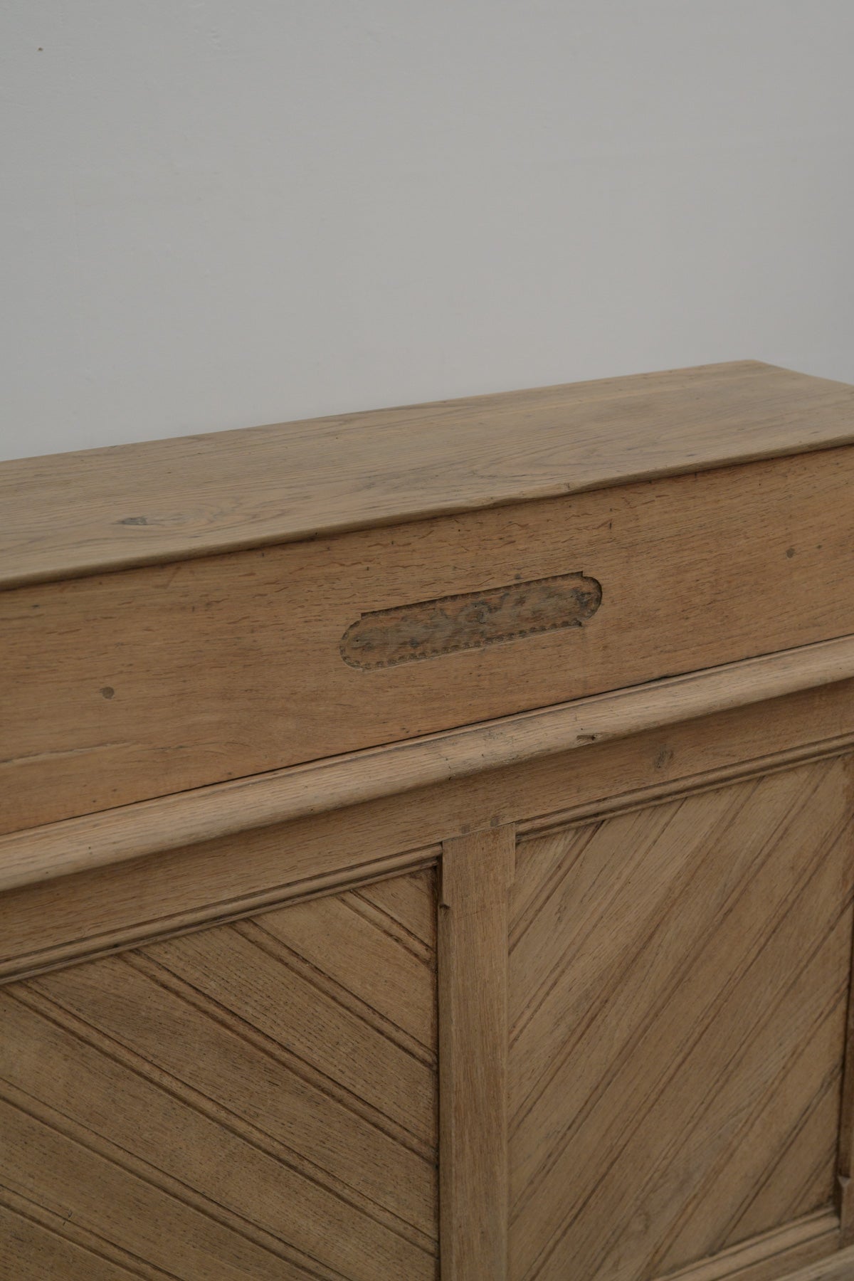 #0682 desk counter