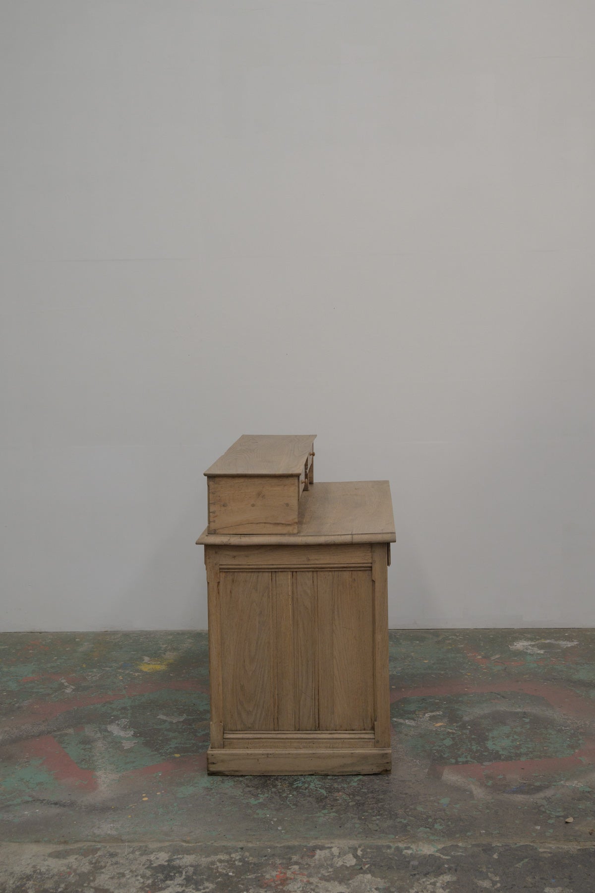 #0682 desk counter