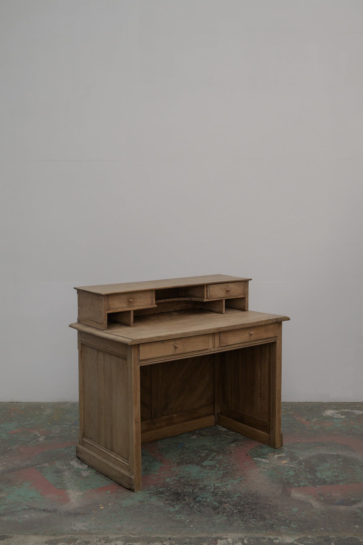 #0682 desk counter