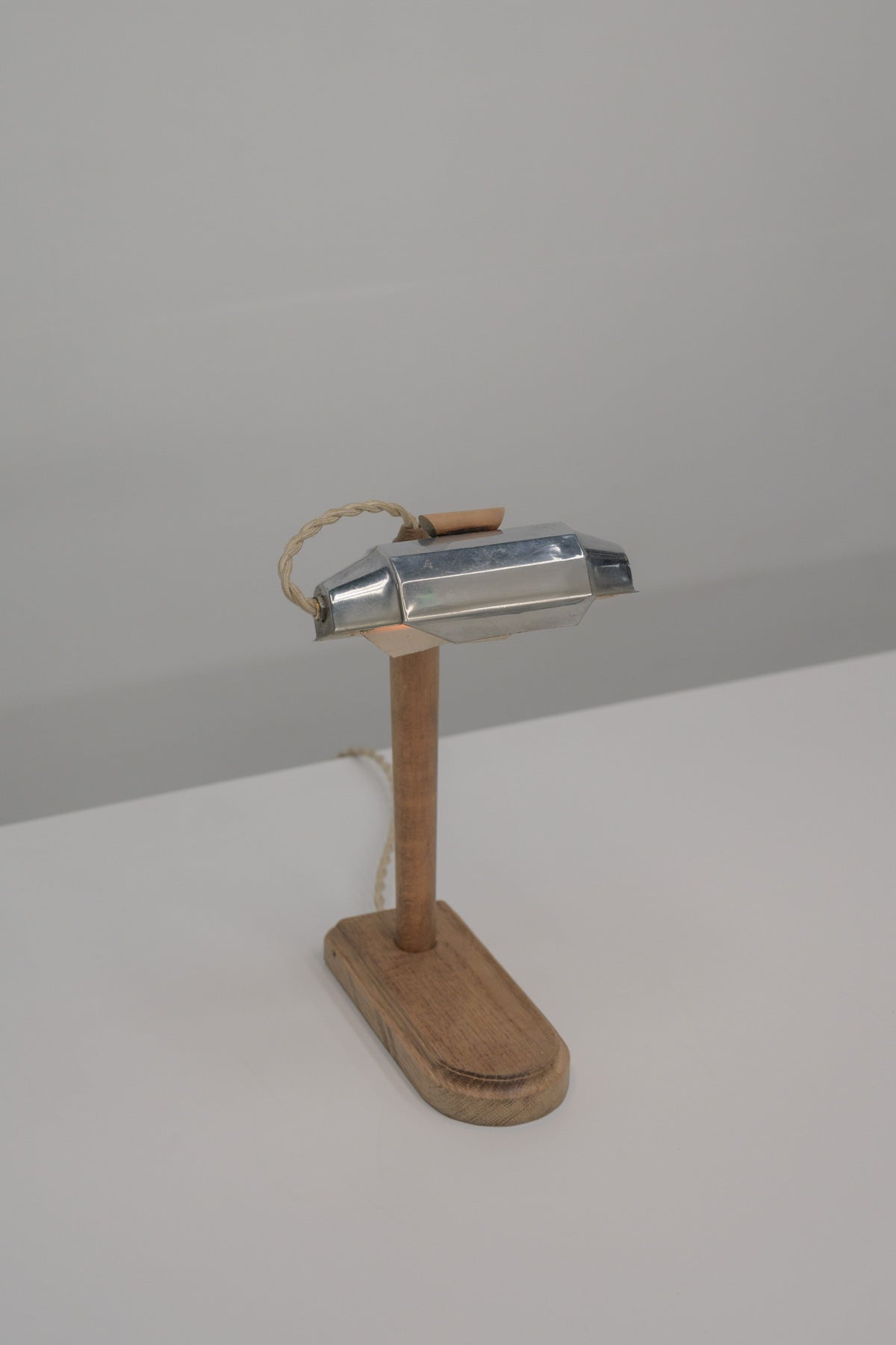 #0683 desk lamp