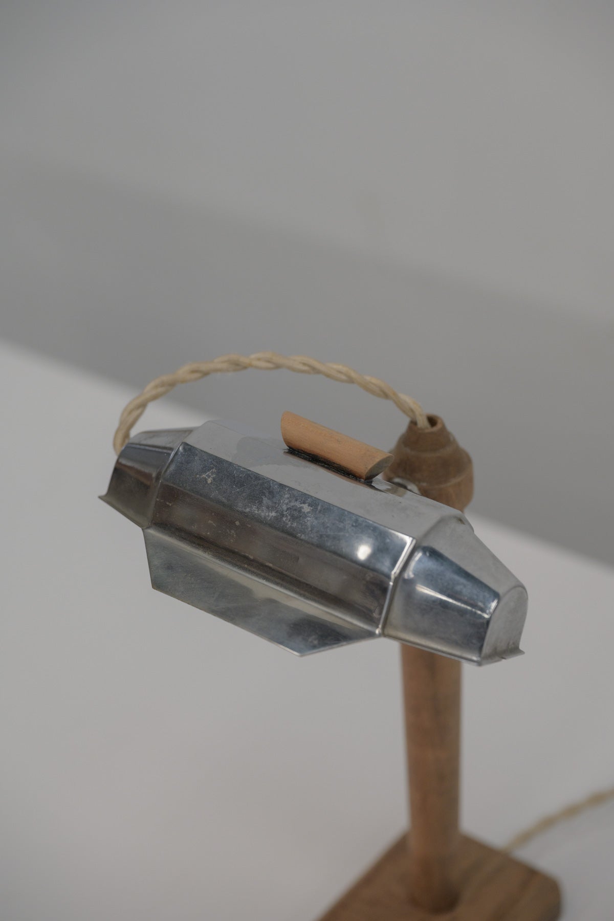 #0683 desk lamp