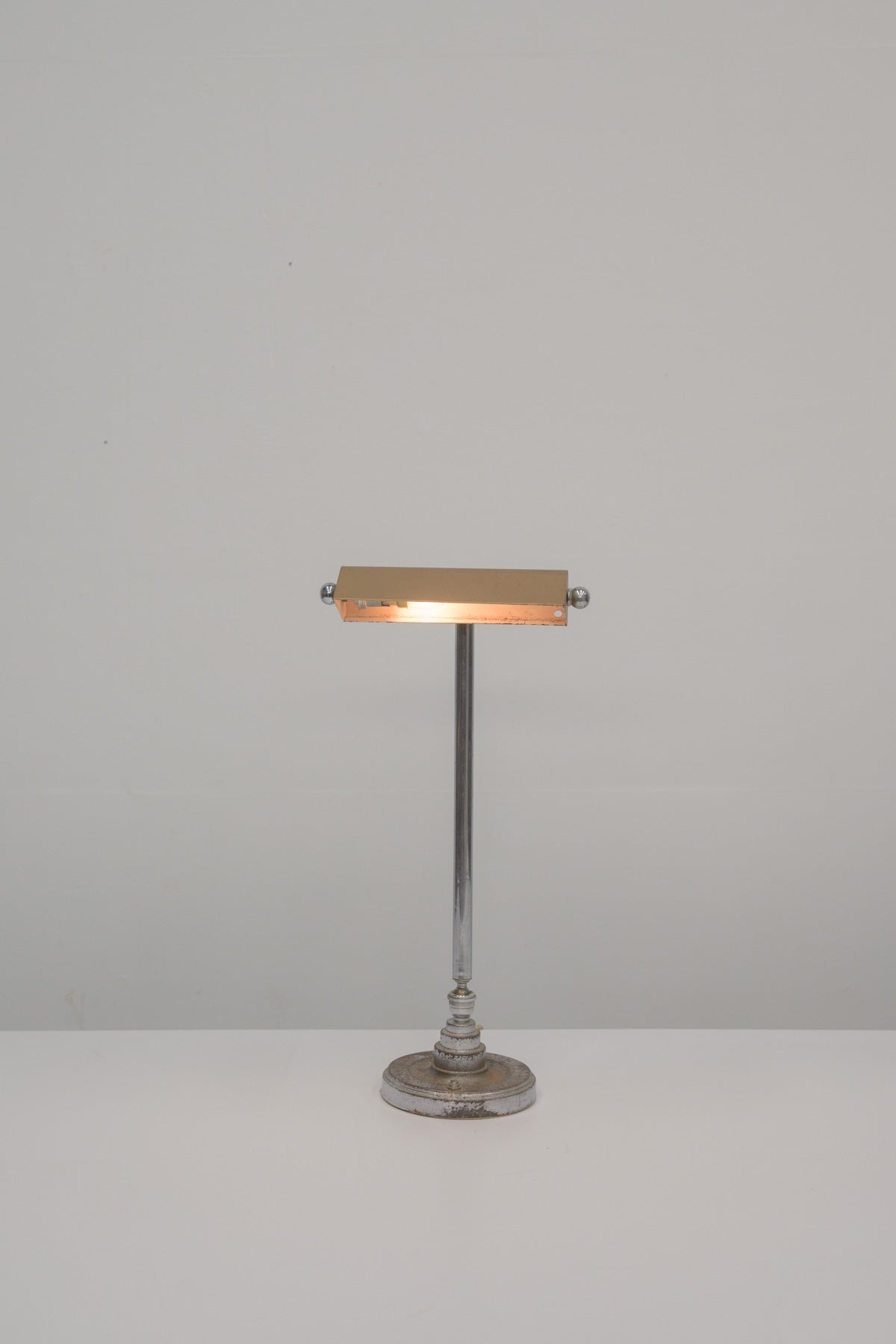 #0684 desk lamp