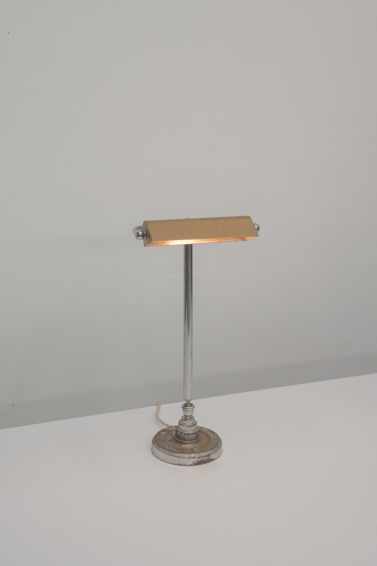 #0684 desk lamp