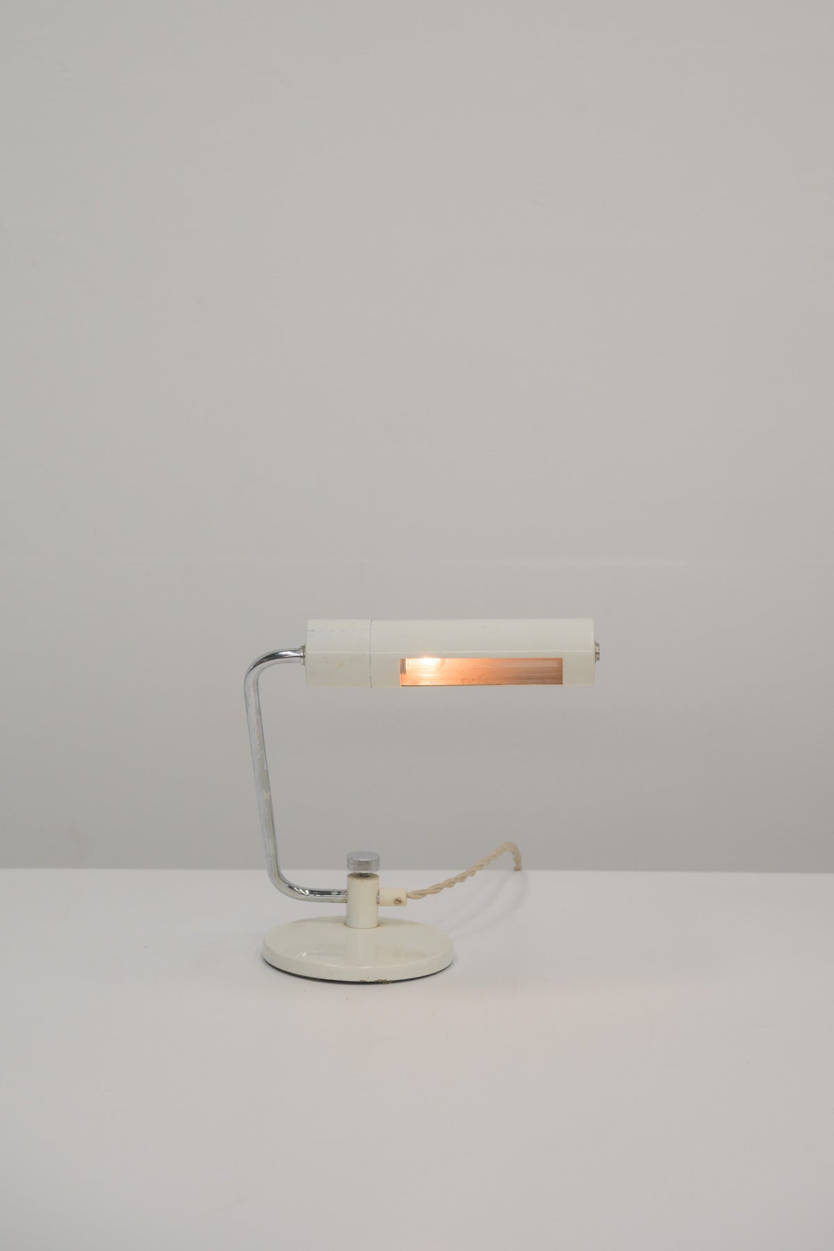 #0685 desk lamp