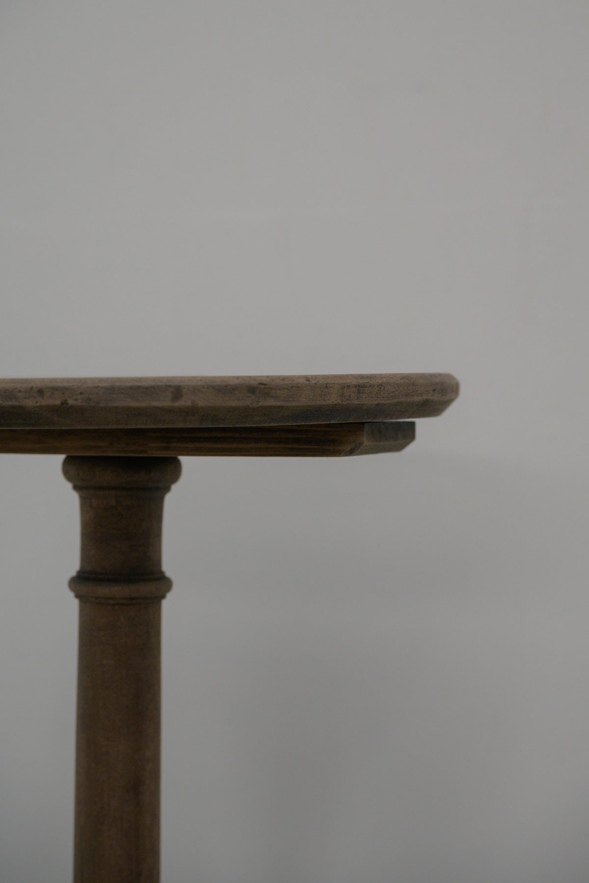 #0686 side table