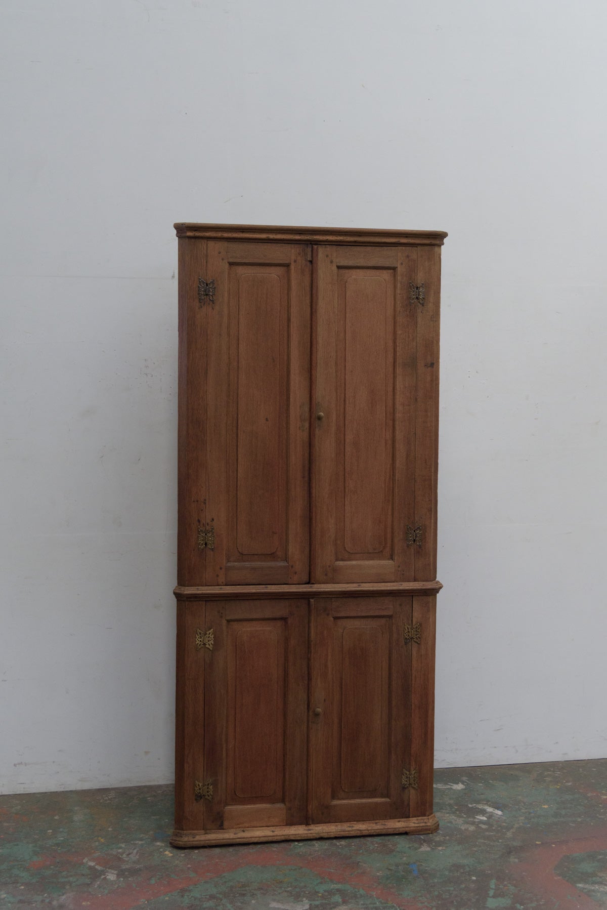 #9736 corner cabinet