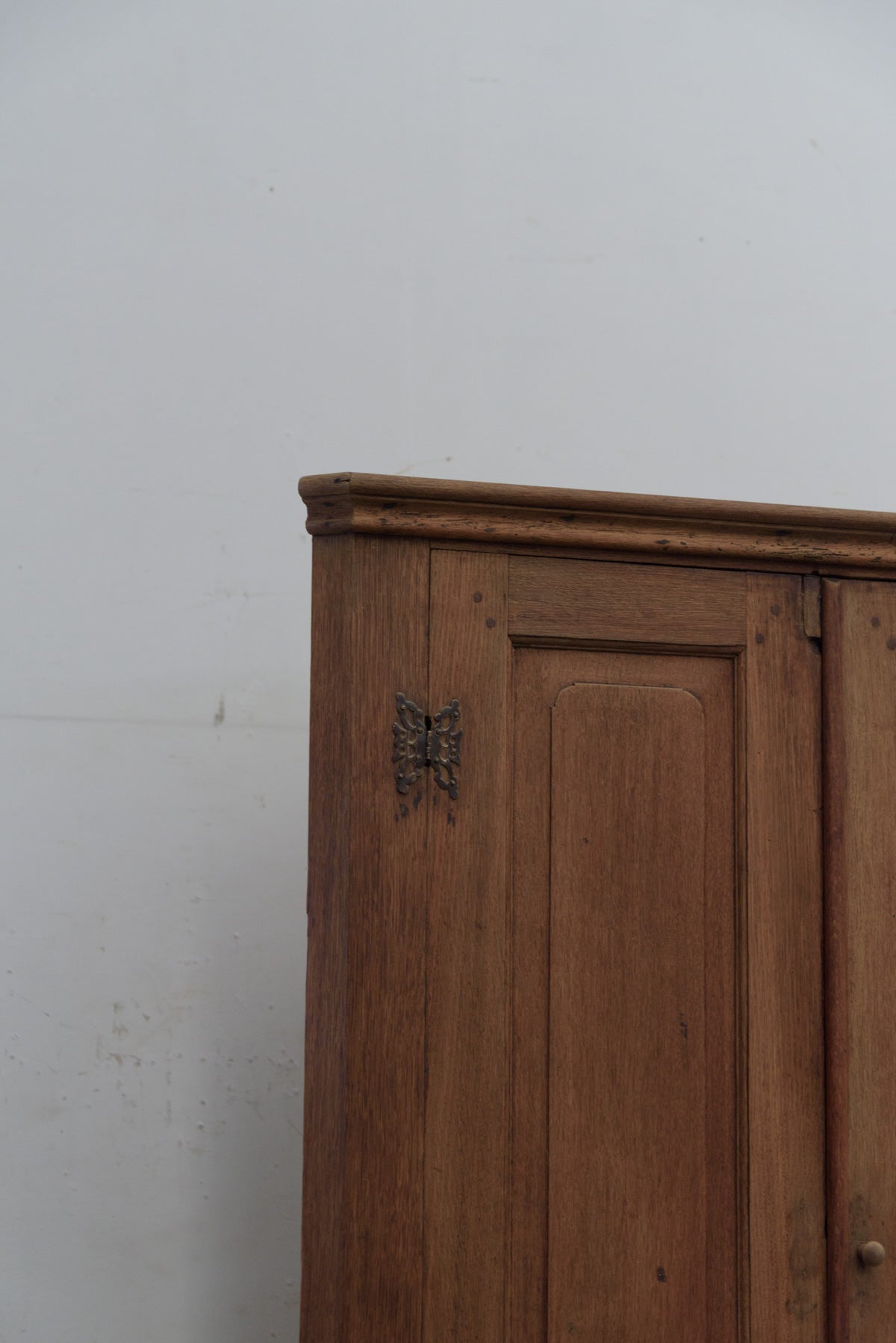 #9736 corner cabinet