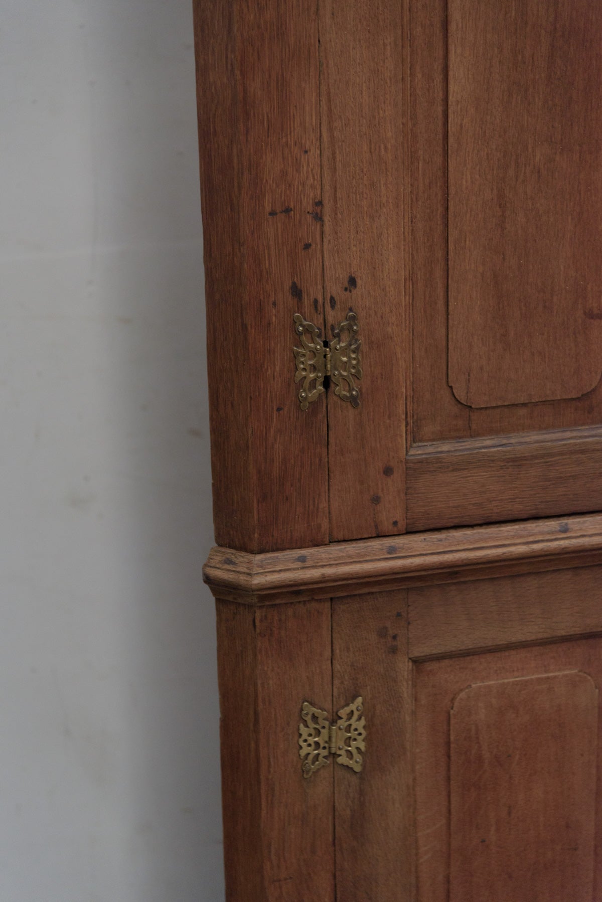 #9736 corner cabinet