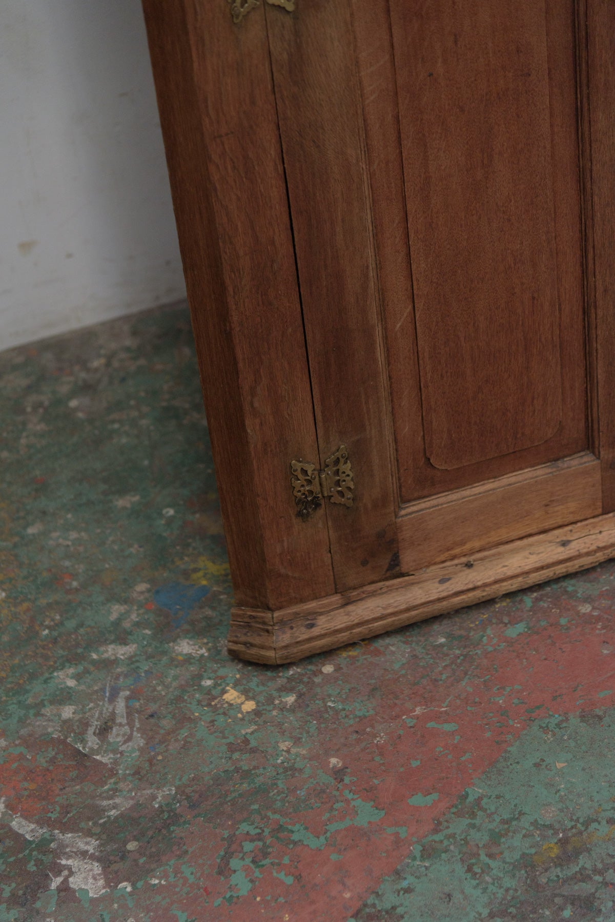 #9736 corner cabinet