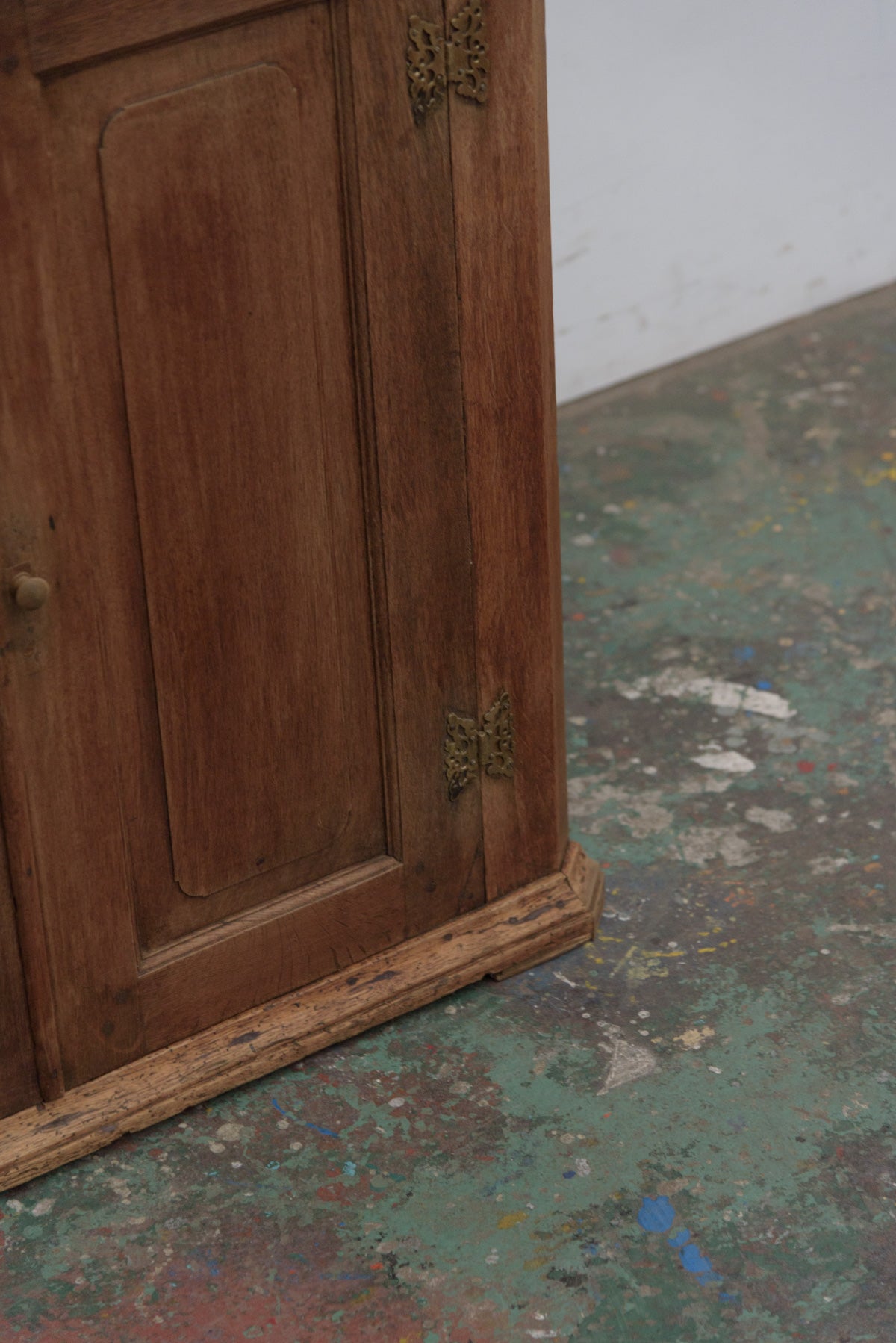 #9736 corner cabinet