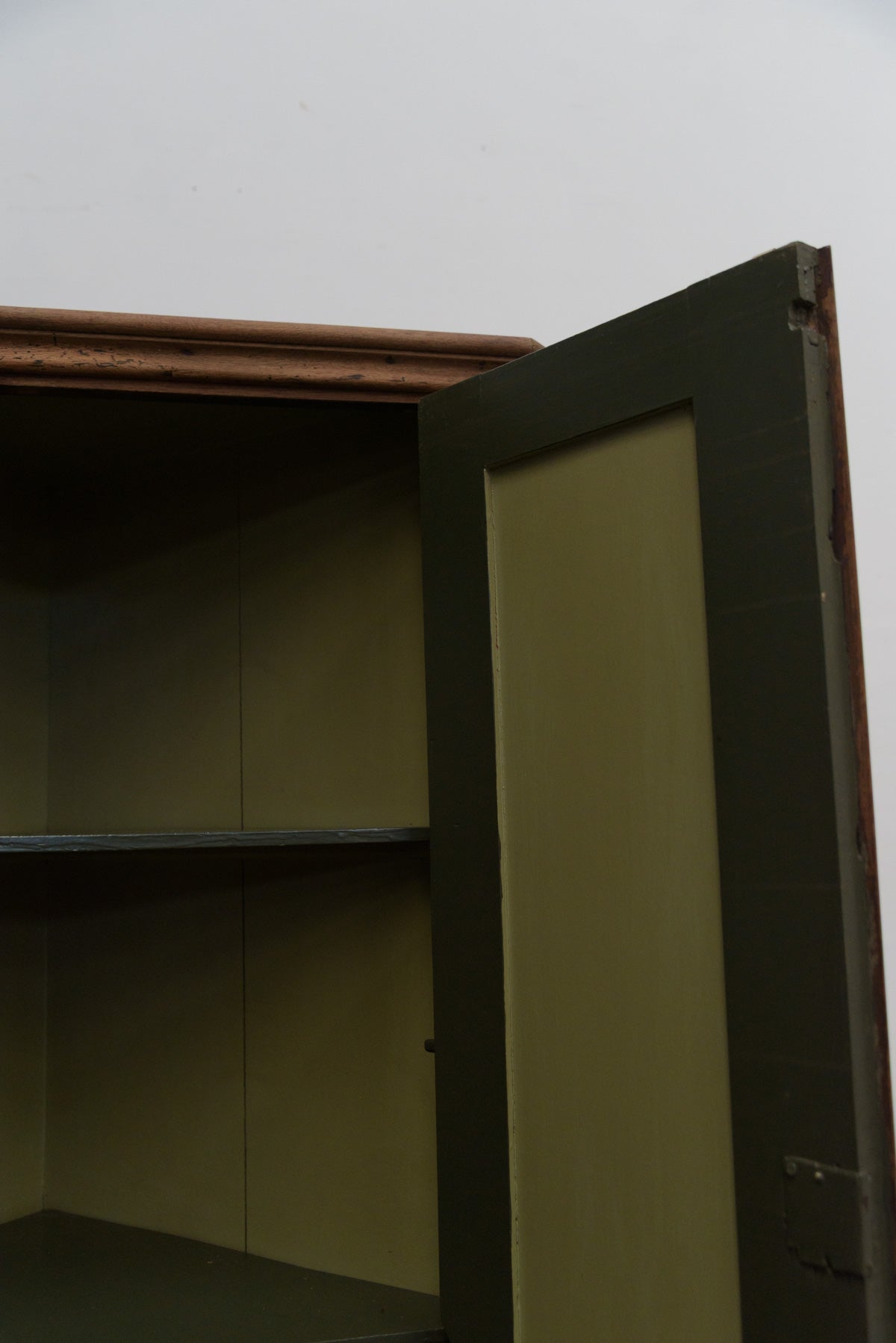 #9736 corner cabinet