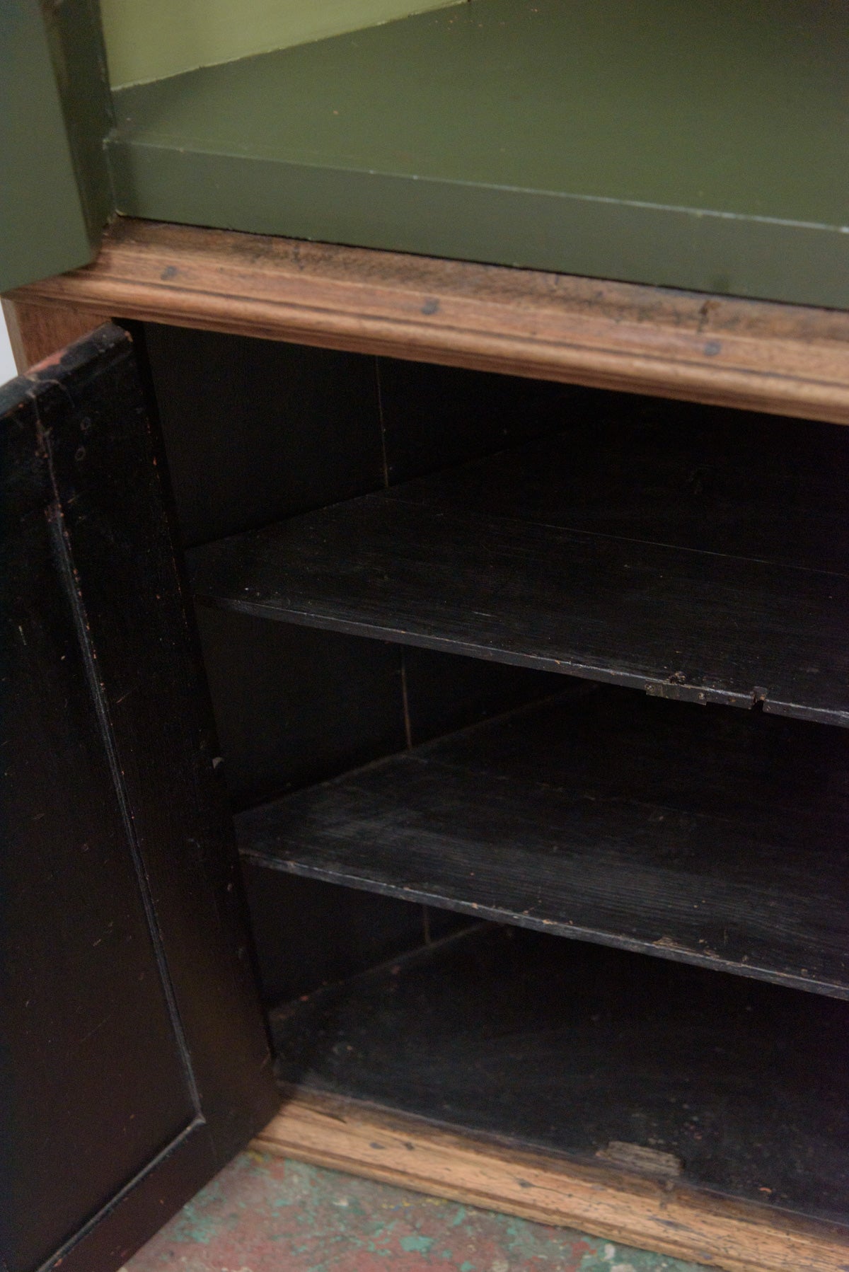 #9736 corner cabinet