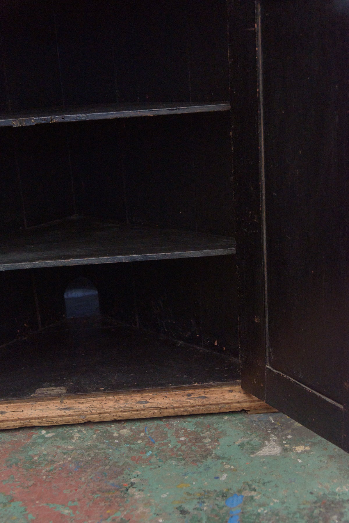 #9736 corner cabinet