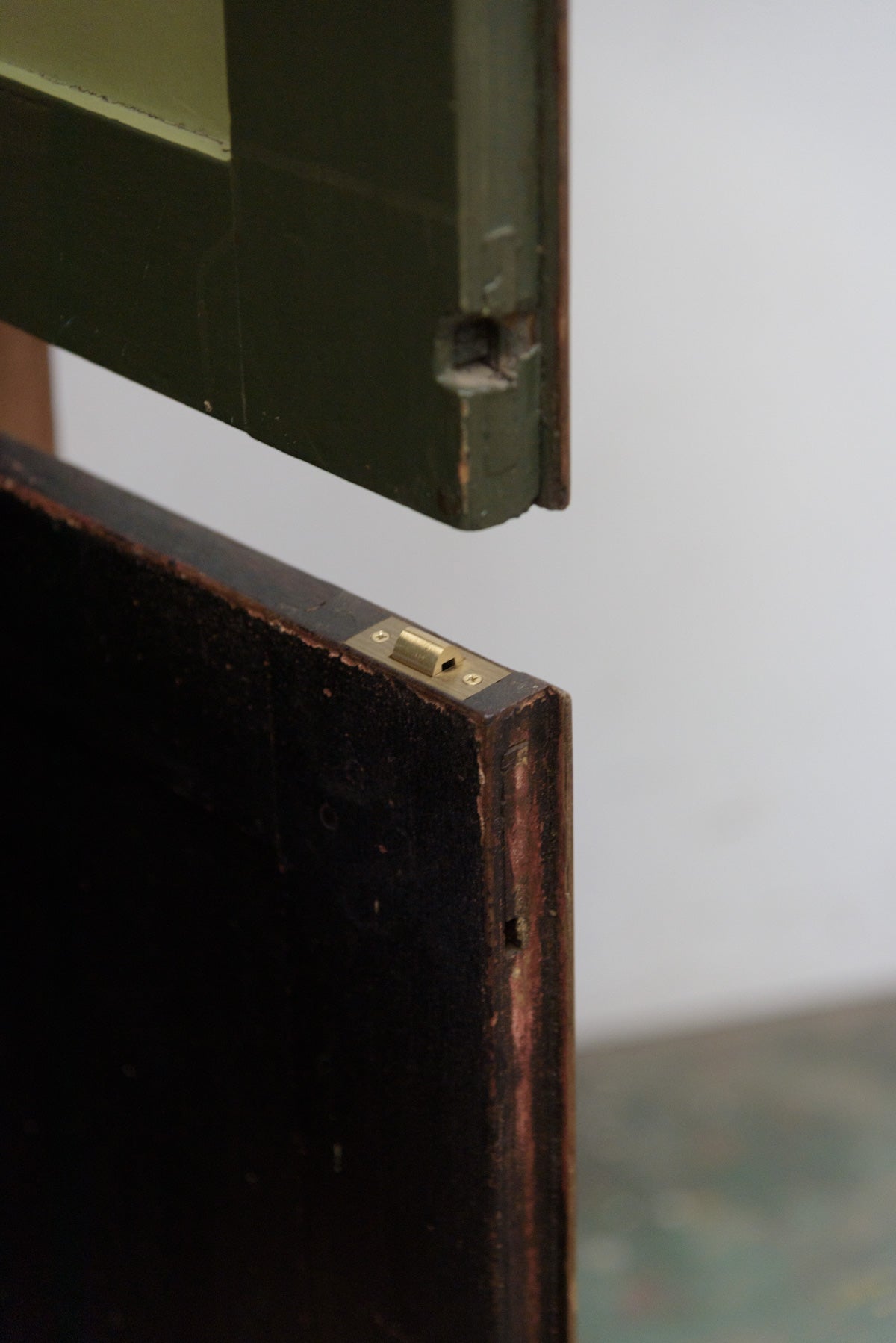 #9736 corner cabinet