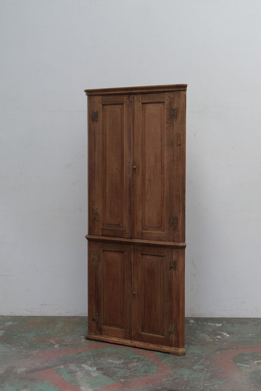 #9736 corner cabinet