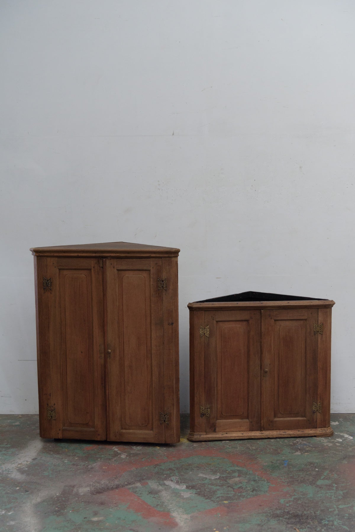 #9736 corner cabinet