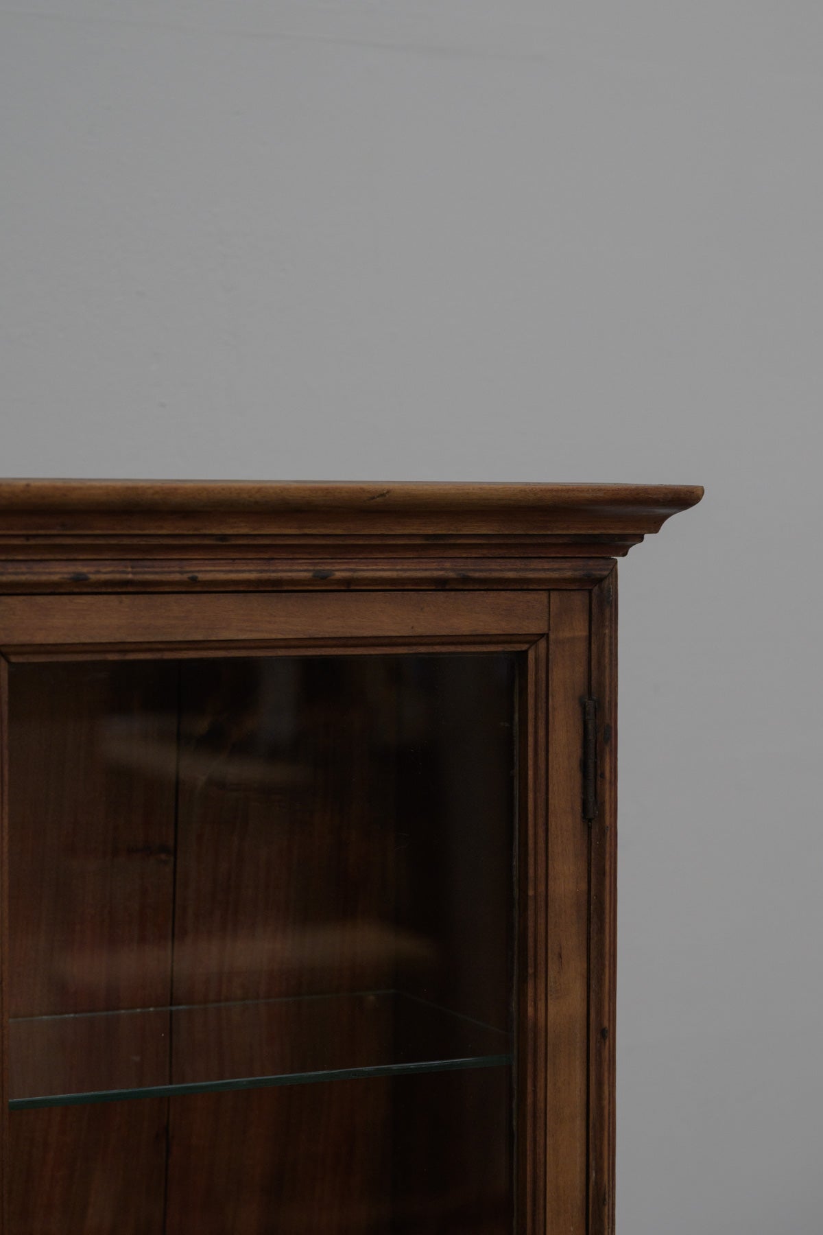 #0701 glass cabinet