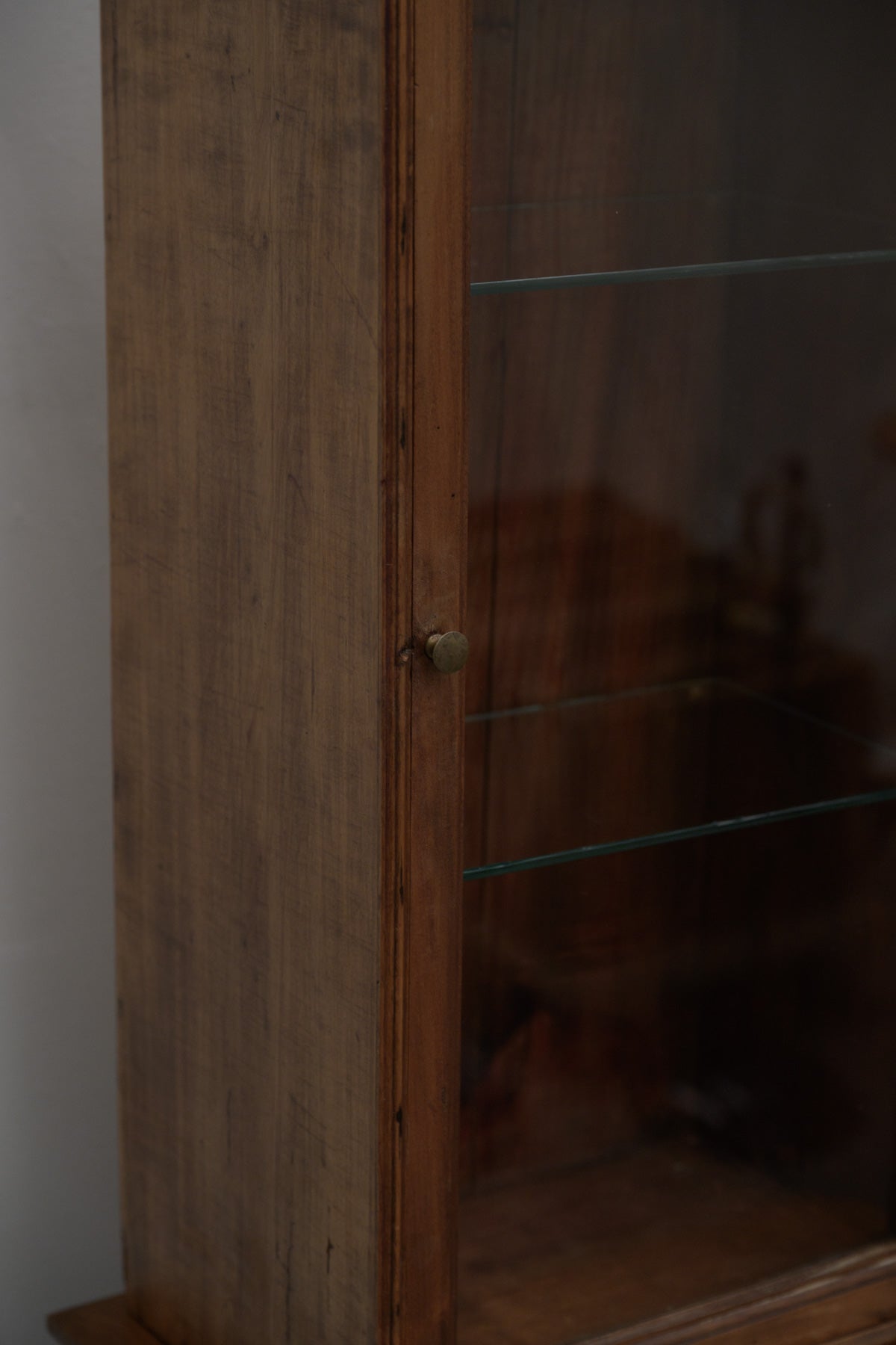 #0701 glass cabinet