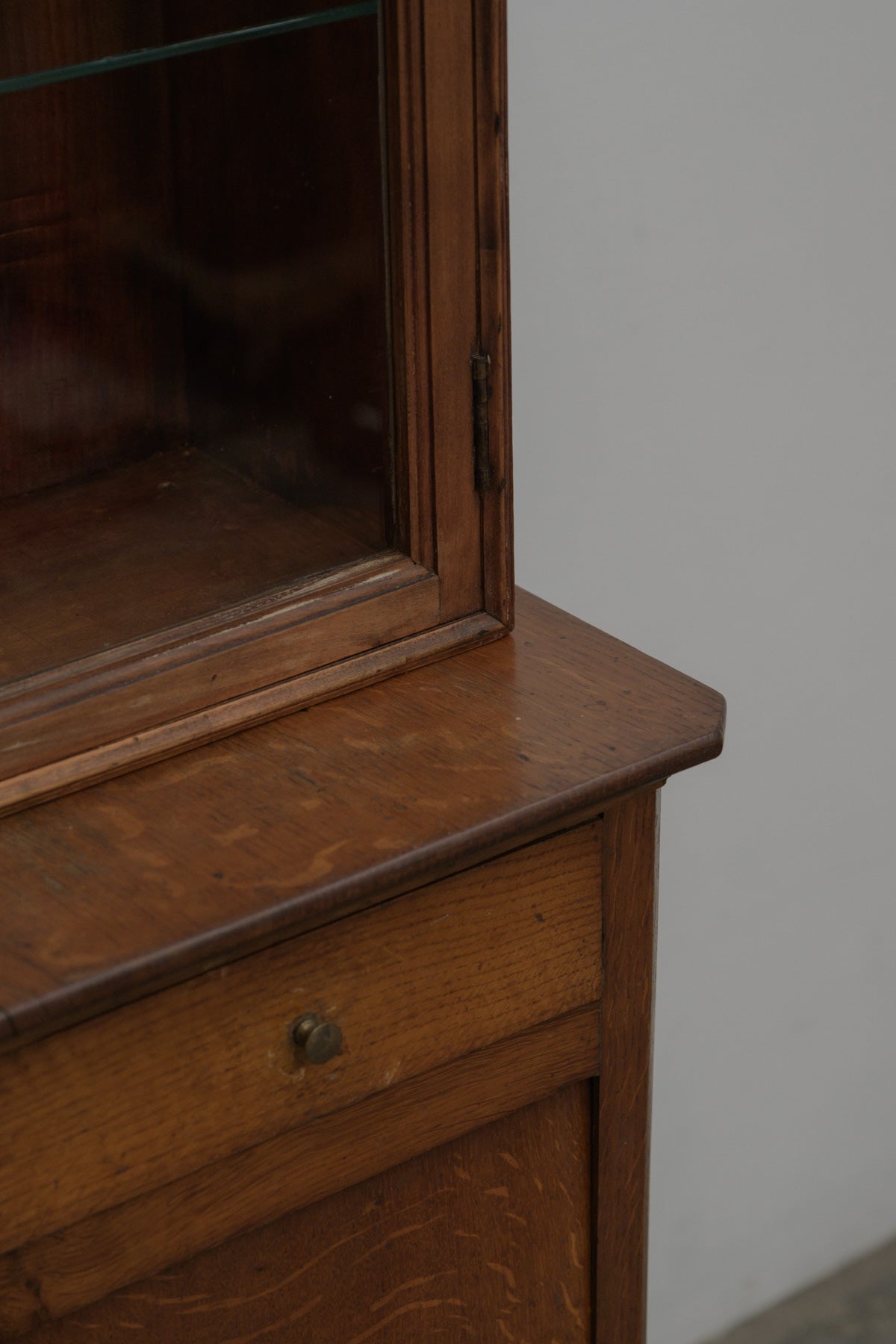 #0701 glass cabinet
