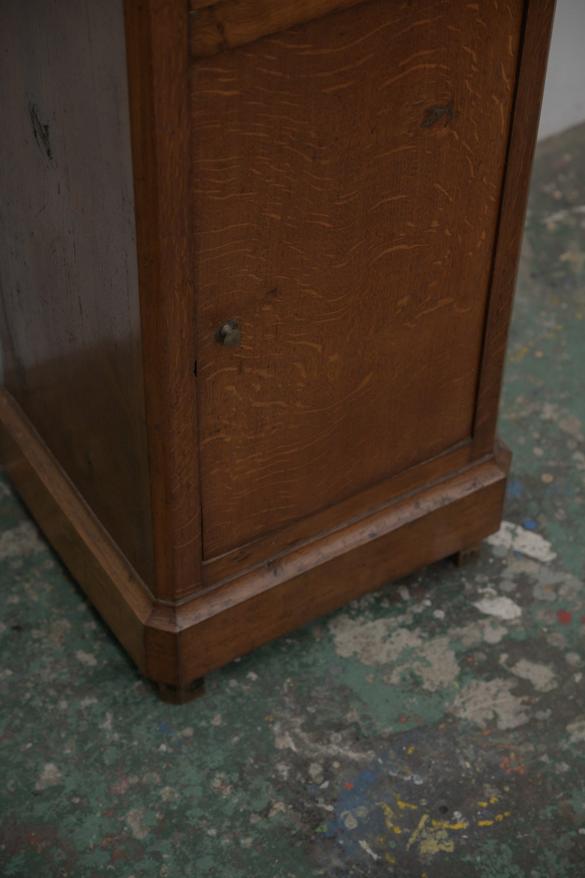 #0701 glass cabinet