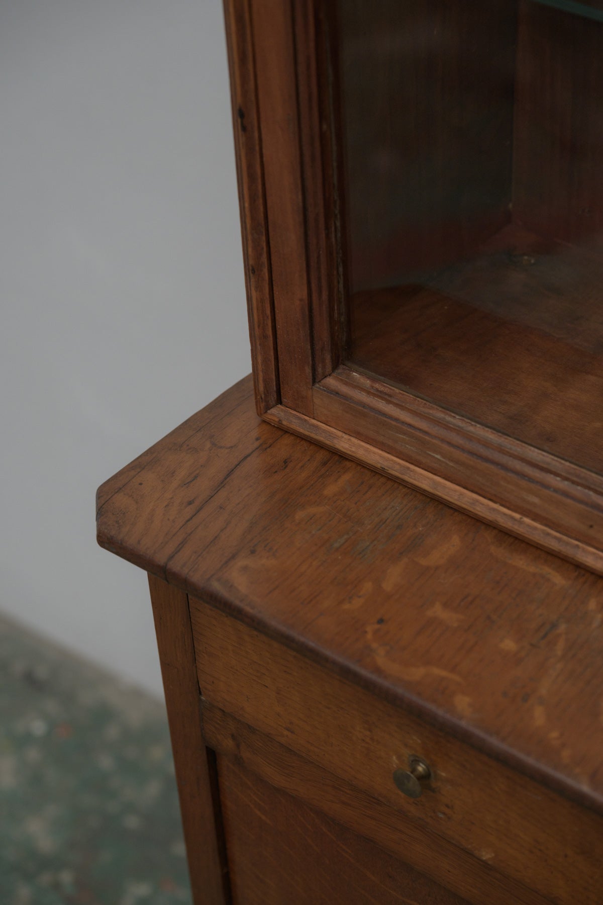 #0701 glass cabinet