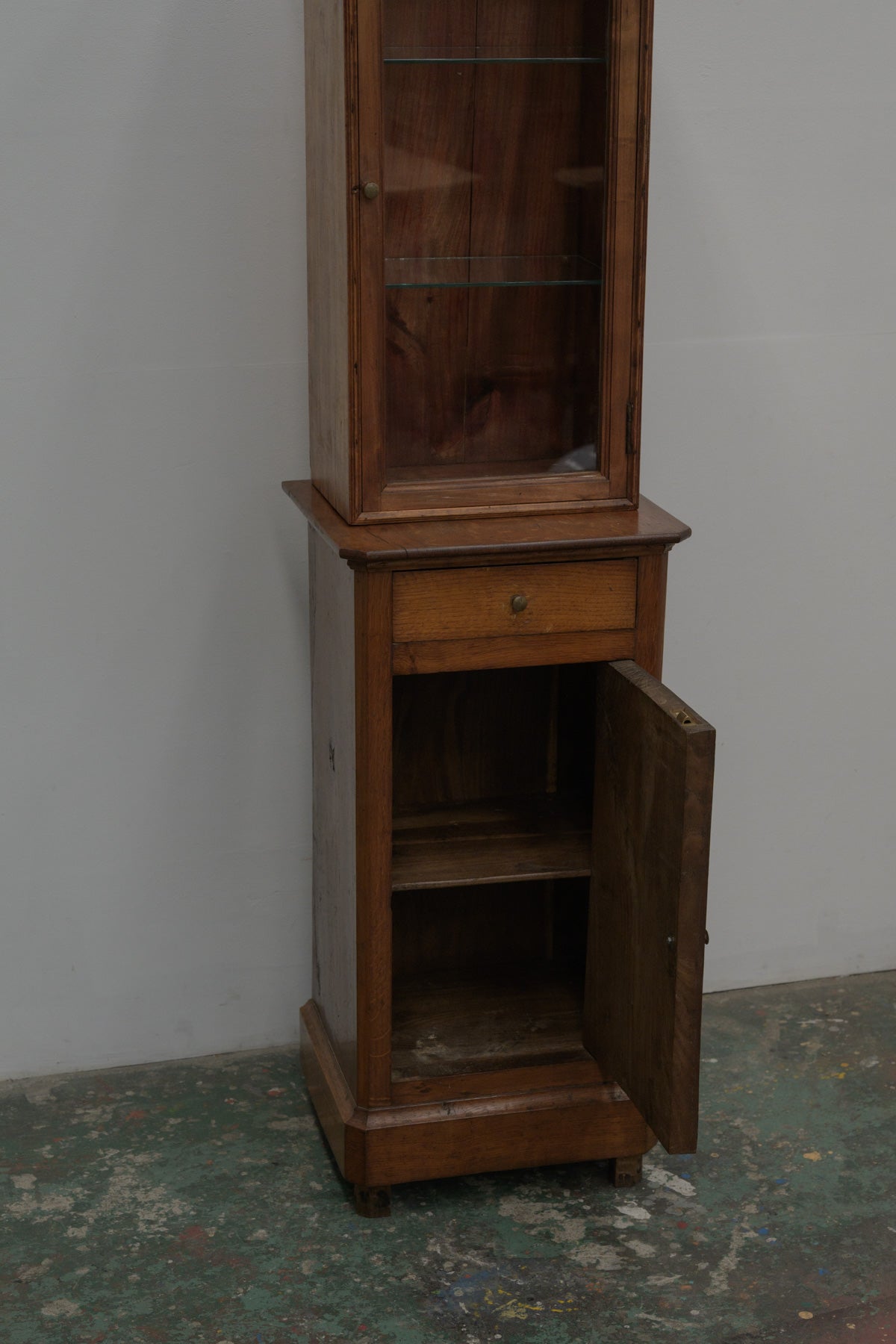 #0701 glass cabinet