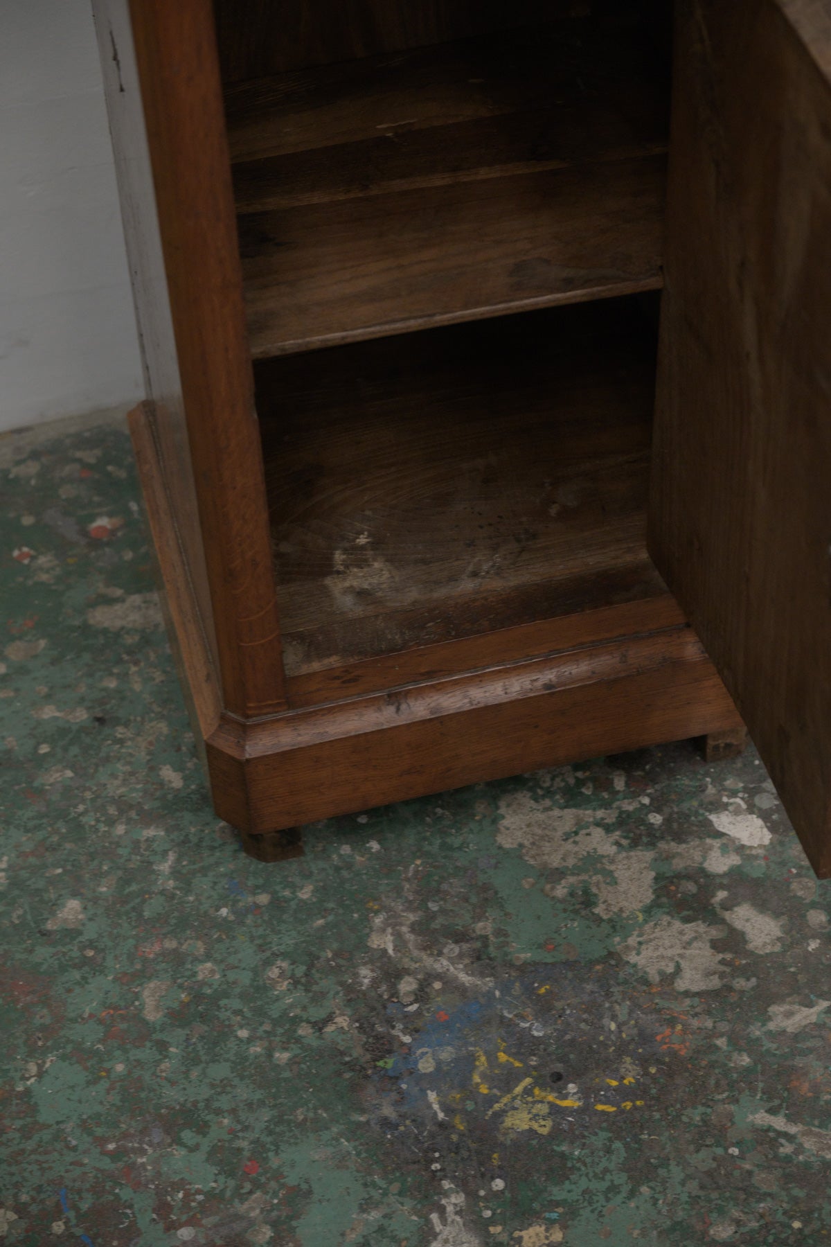 #0701 glass cabinet