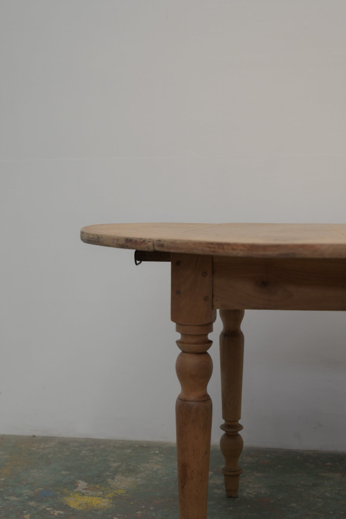 #0704 round table