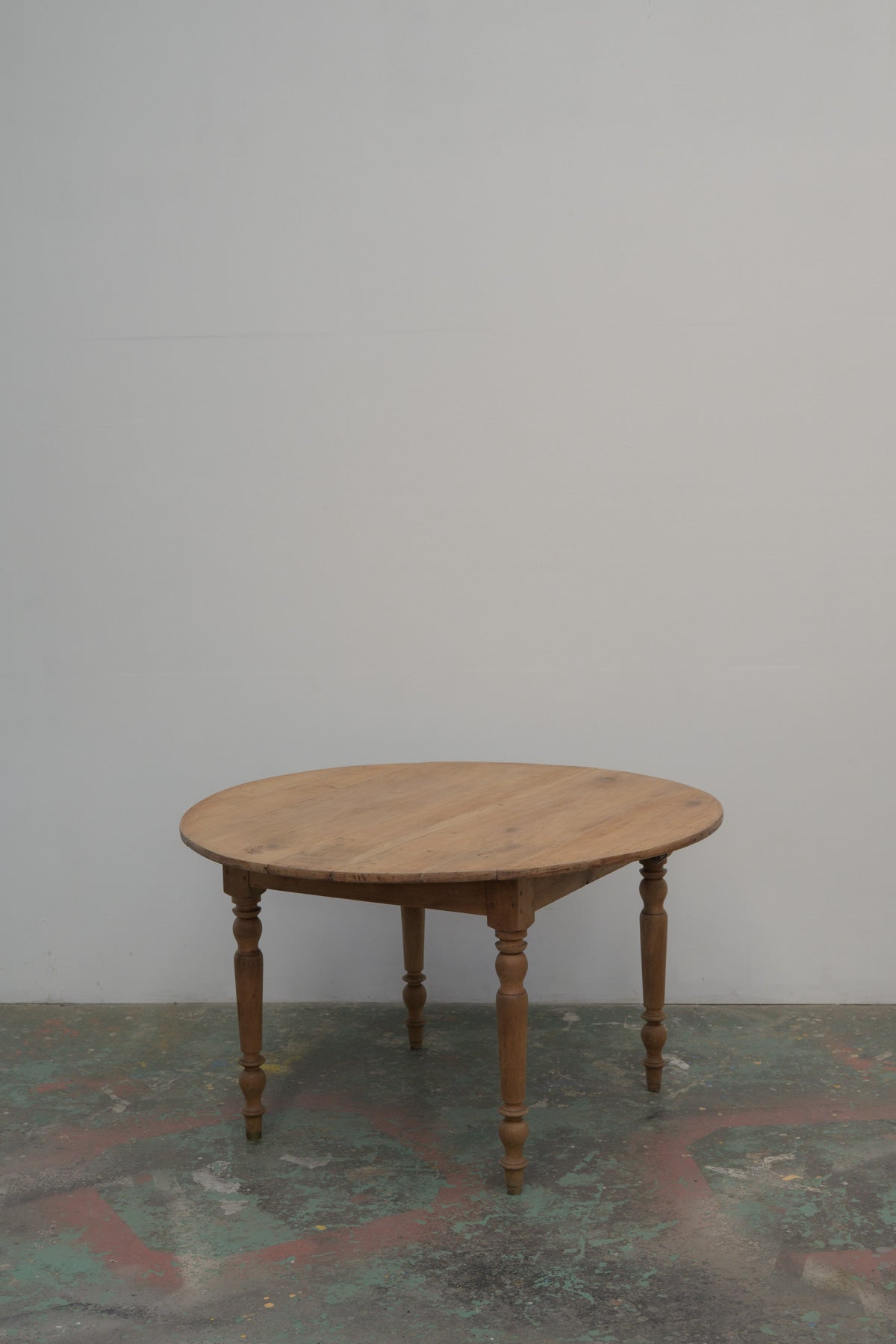 #0704 round table