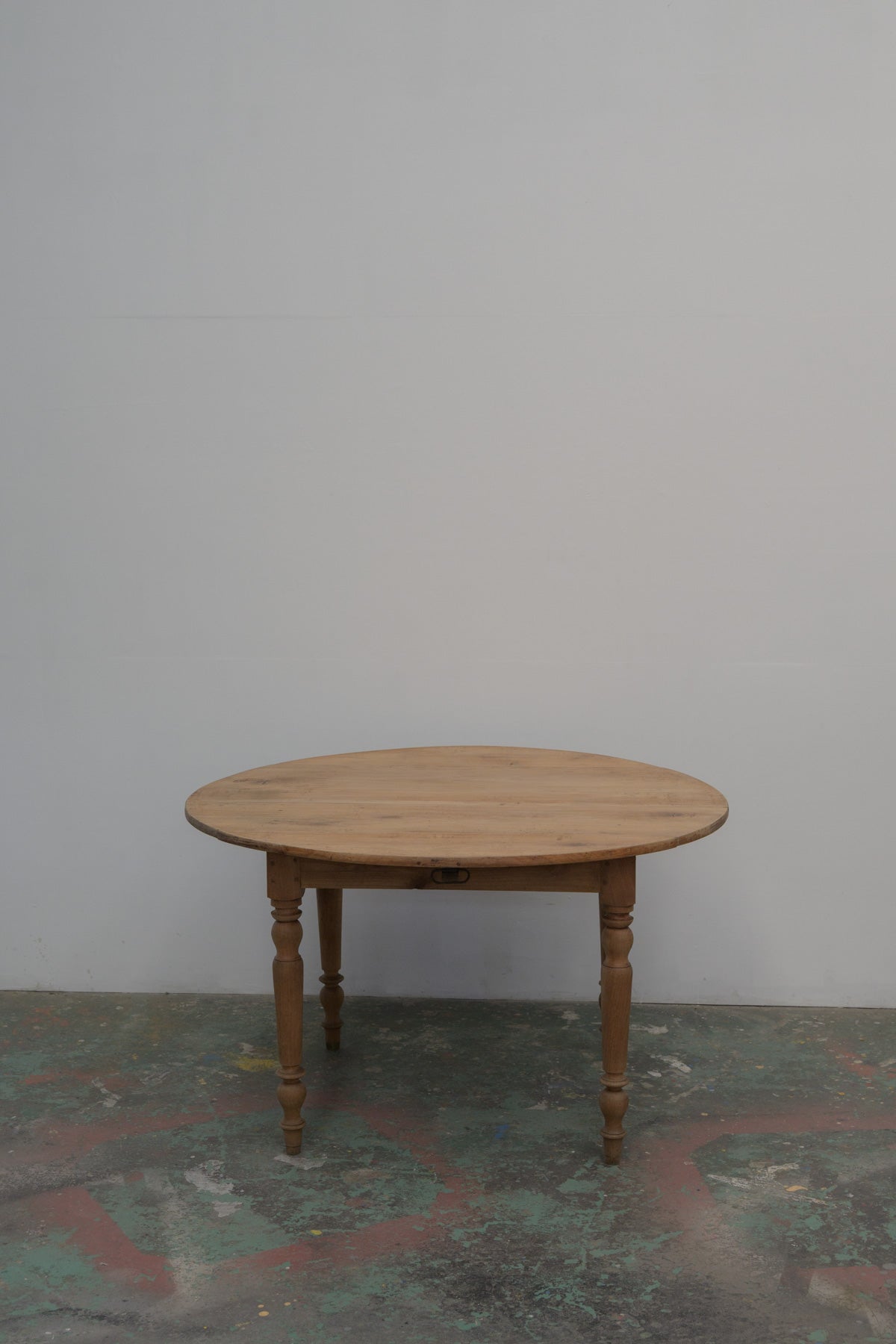 #0704 round table