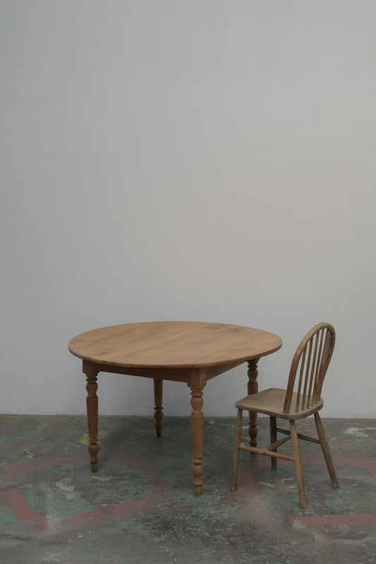 #0704 round table