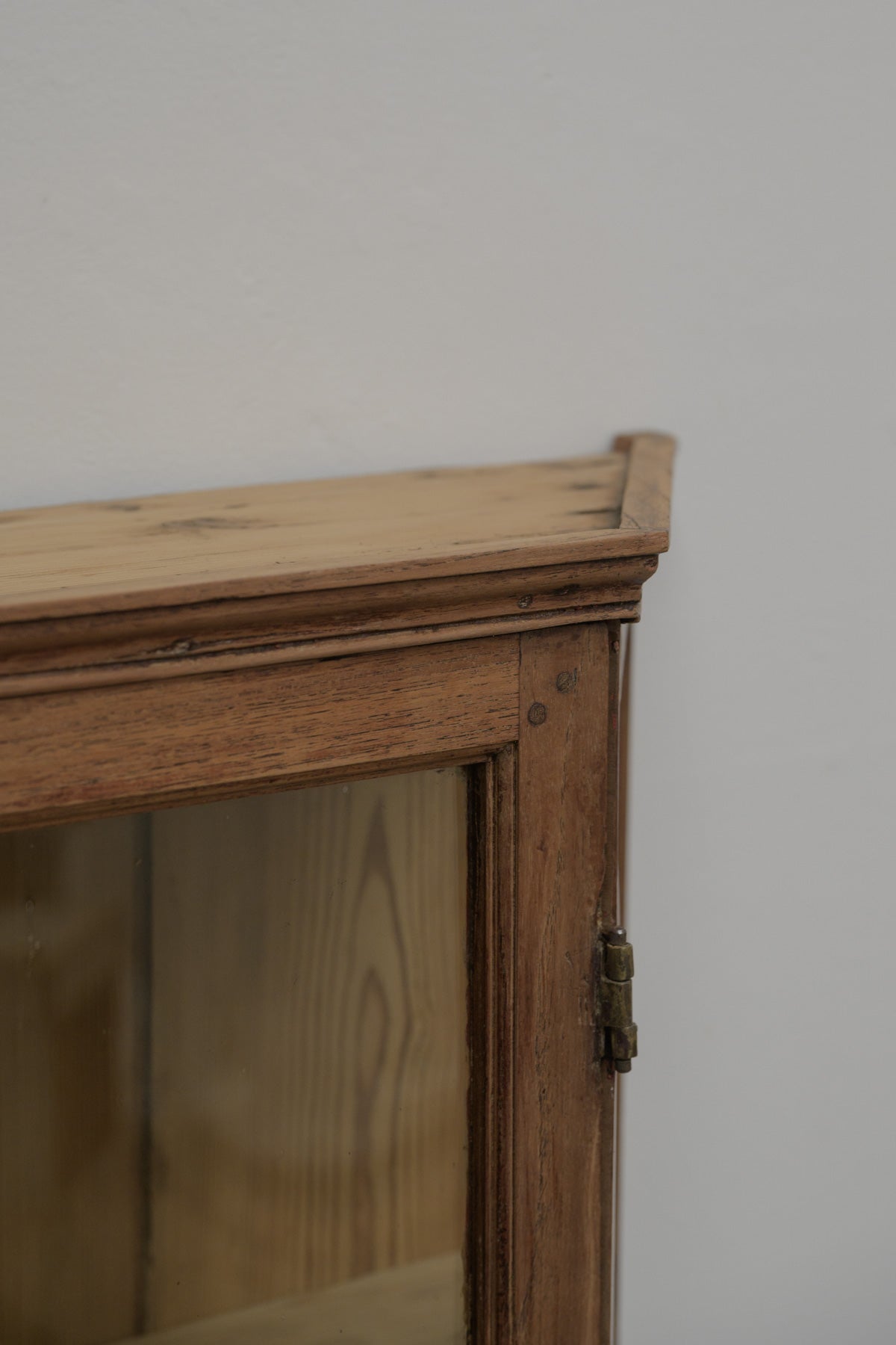 #0711 glass cabinet