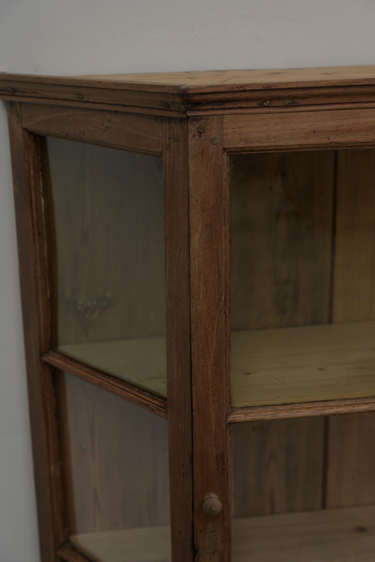 #0711 glass cabinet