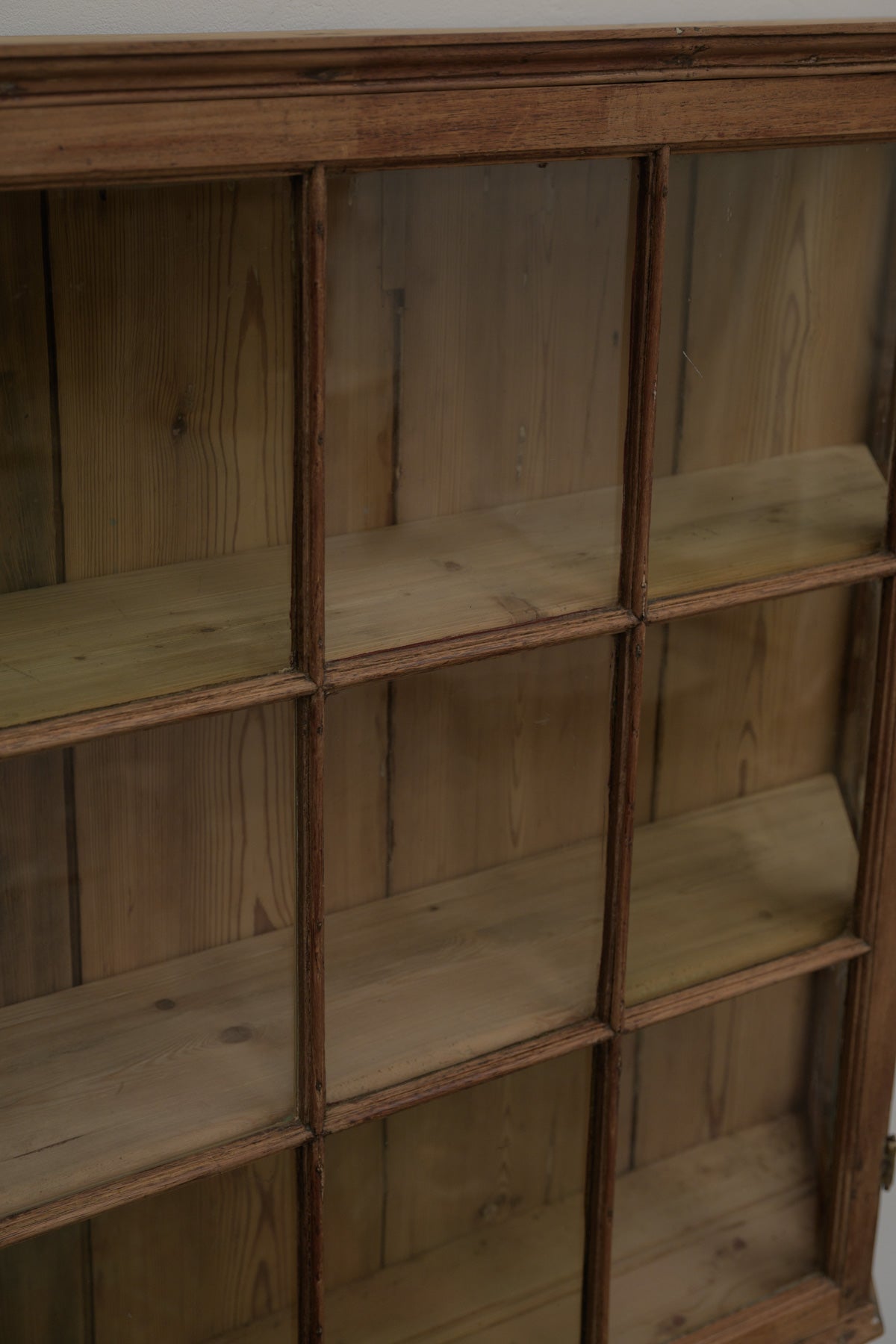 #0711 glass cabinet