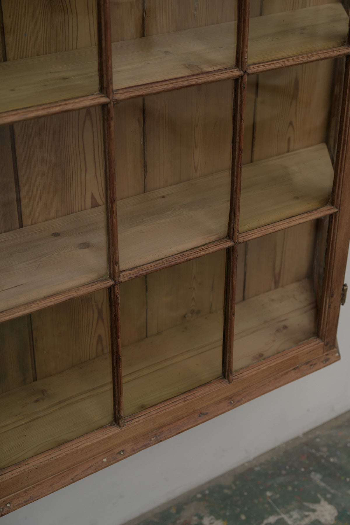 #0711 glass cabinet
