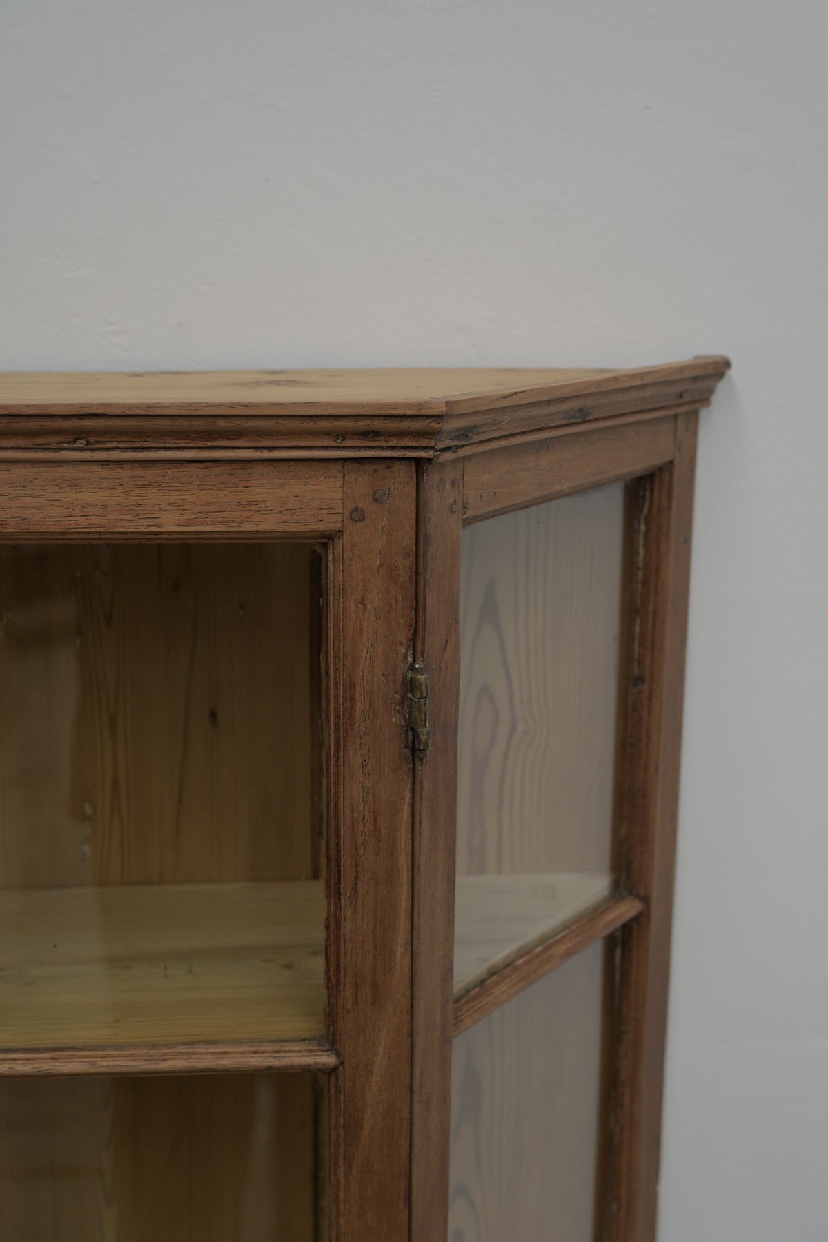 #0711 glass cabinet