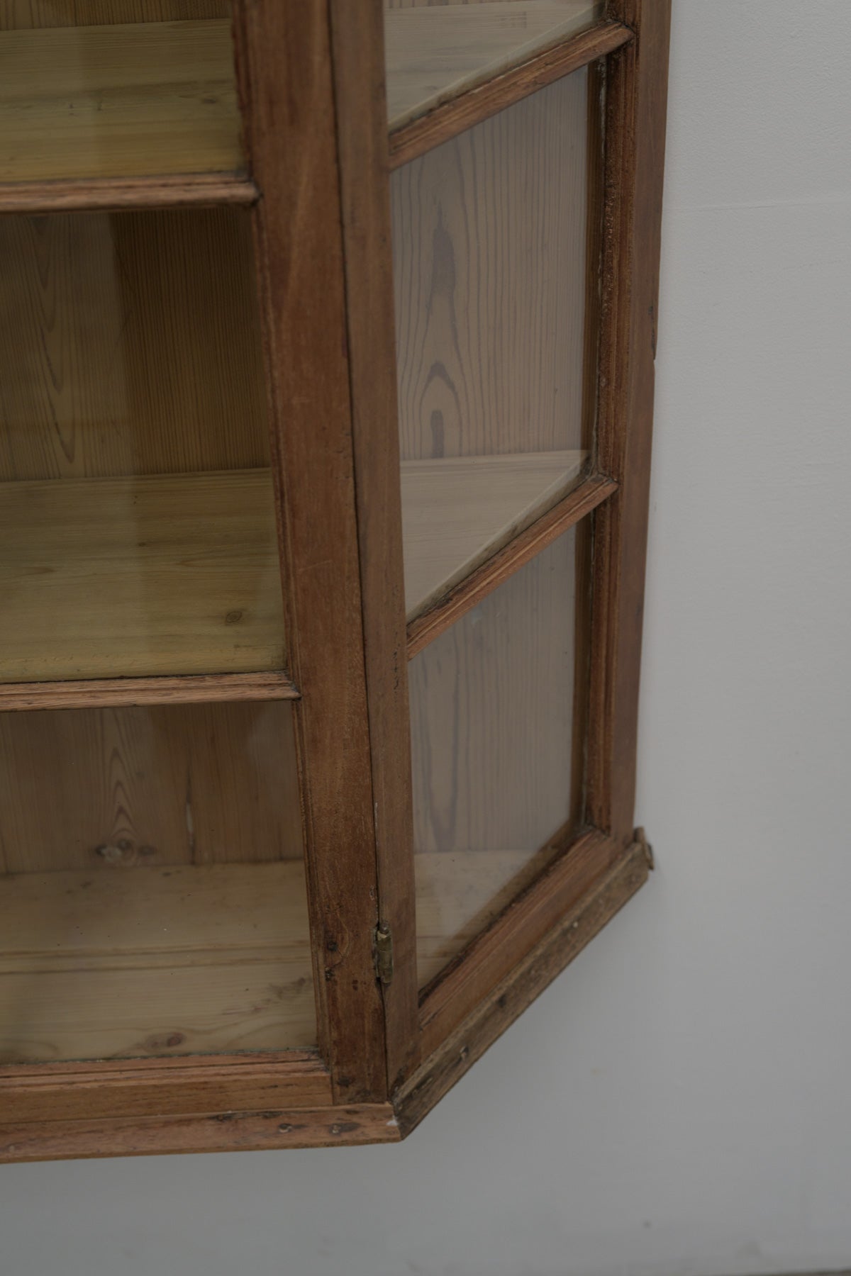 #0711 glass cabinet