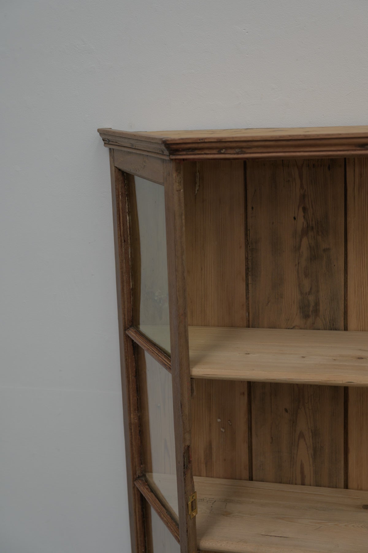 #0711 glass cabinet