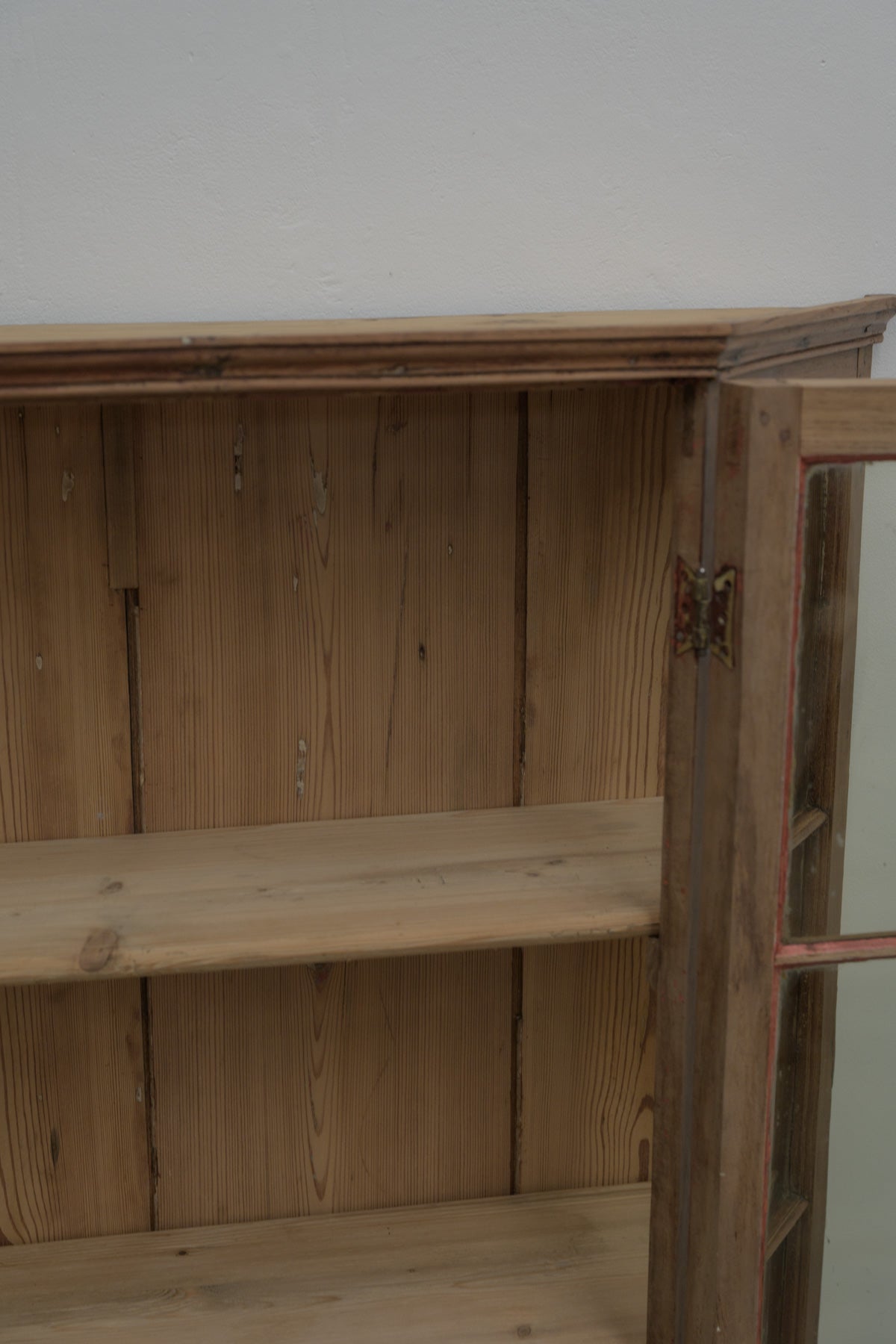 #0711 glass cabinet