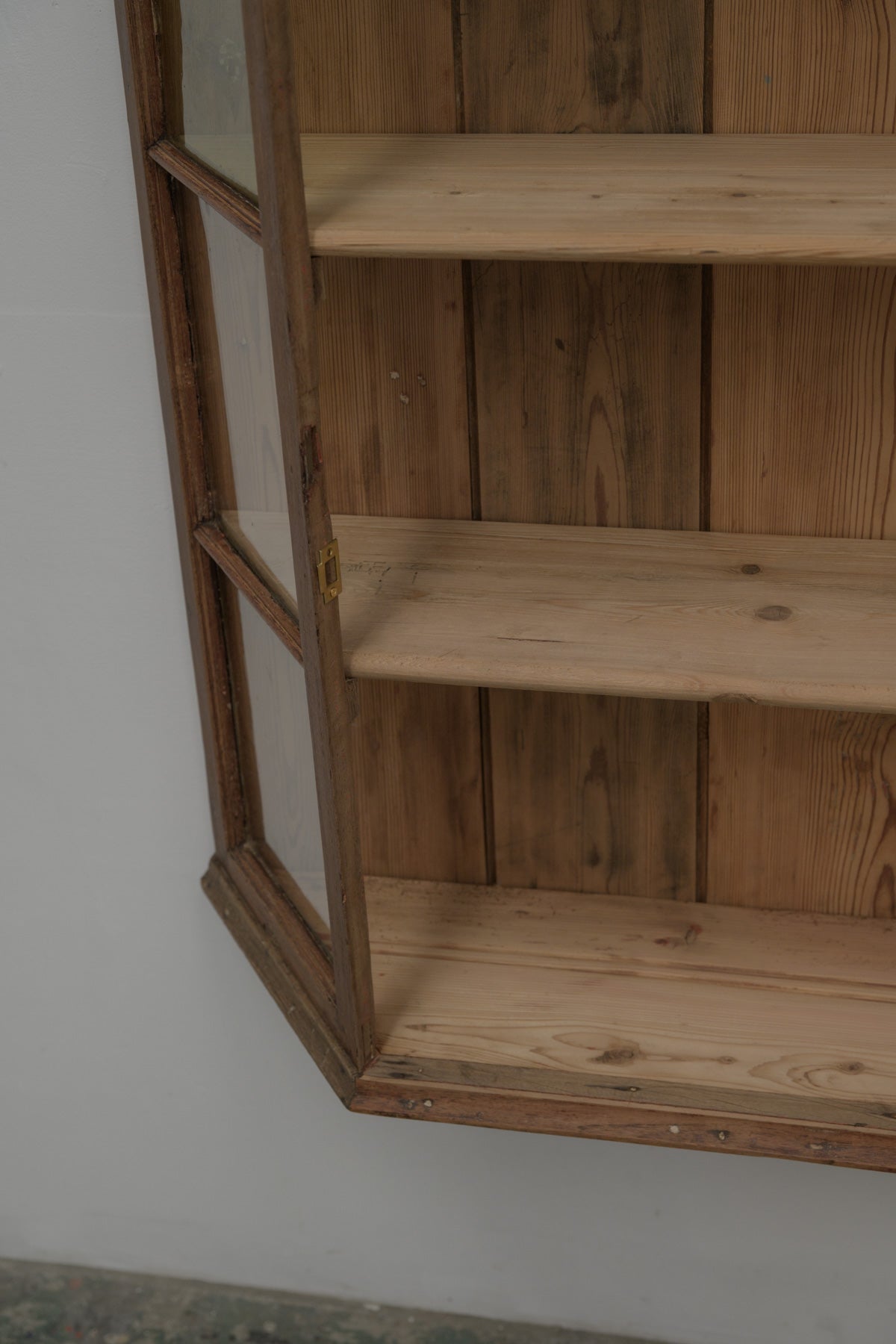 #0711 glass cabinet