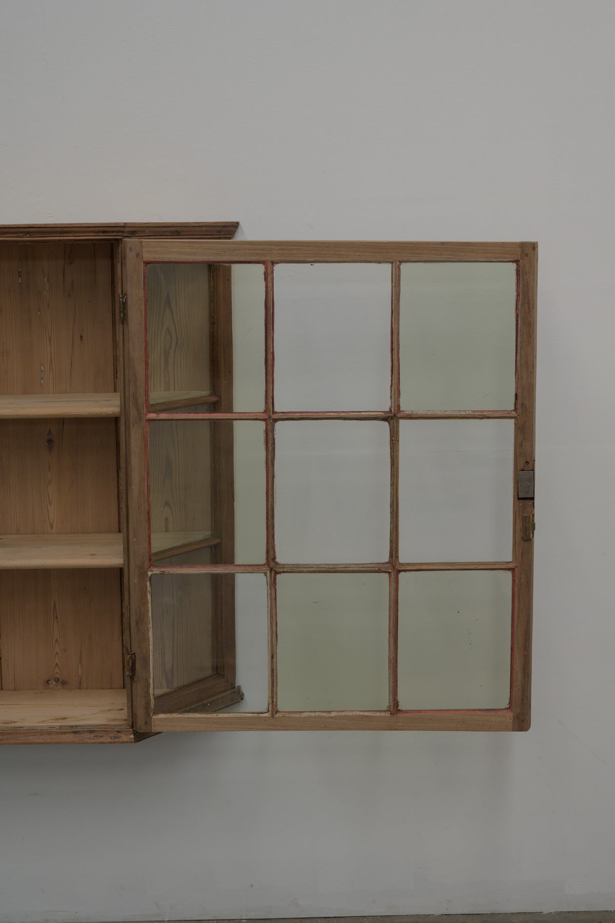 #0711 glass cabinet