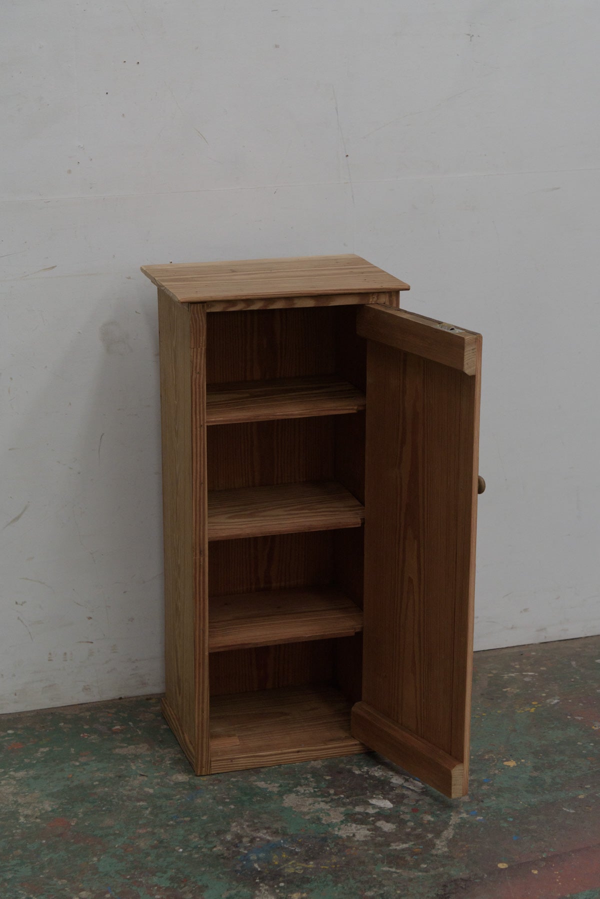 #0102 cabinet