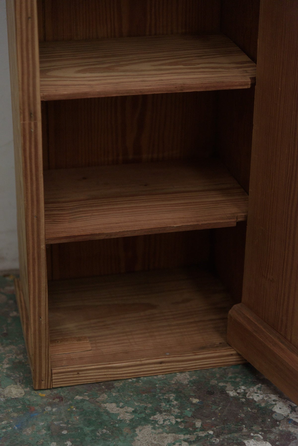 #0102 cabinet