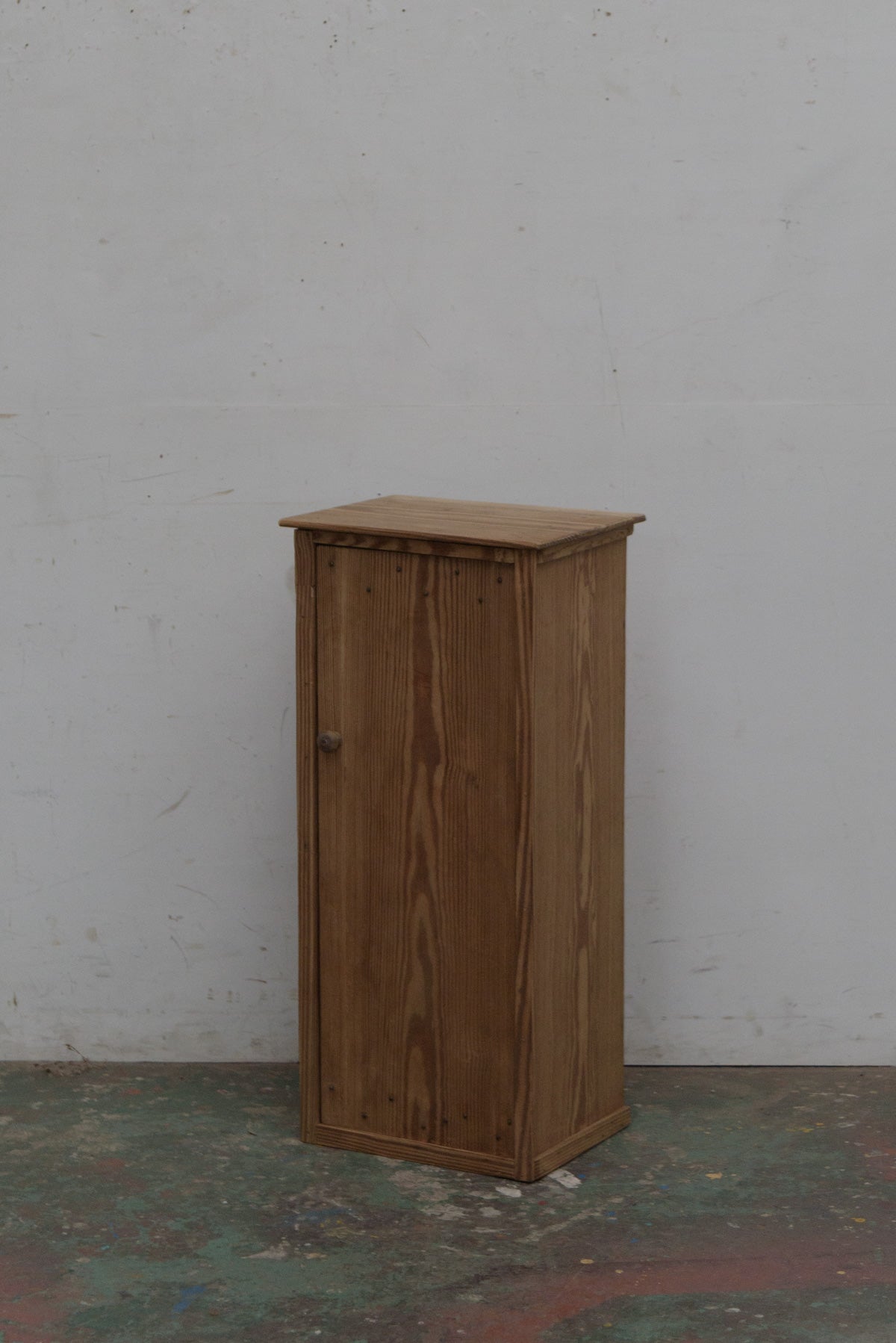 #0102 cabinet
