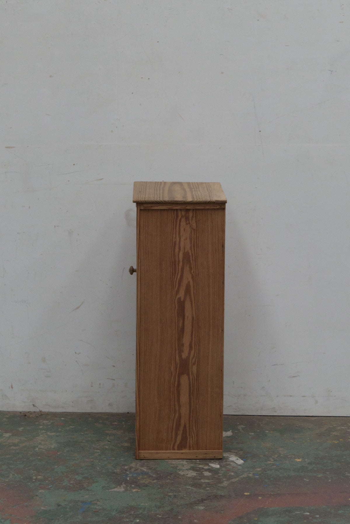 #0102 cabinet