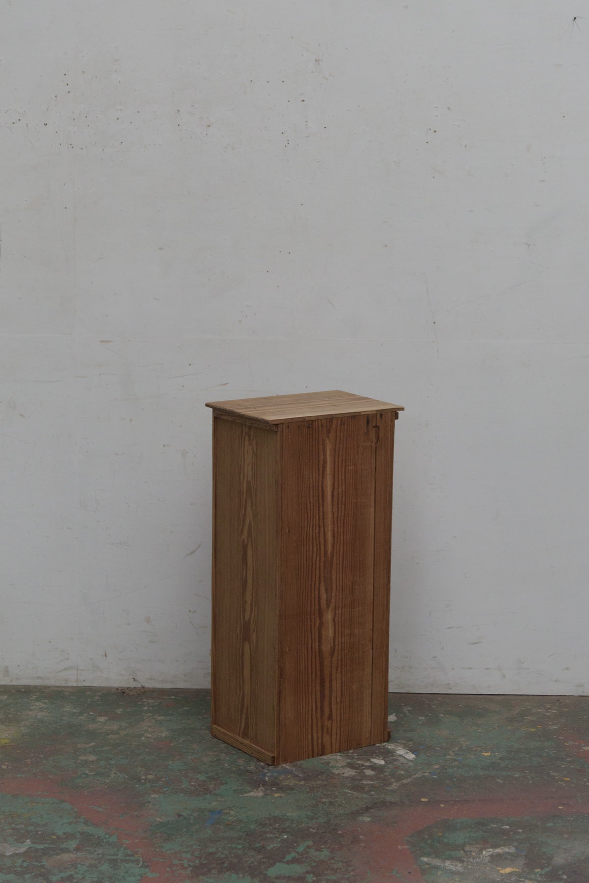 #0102 cabinet