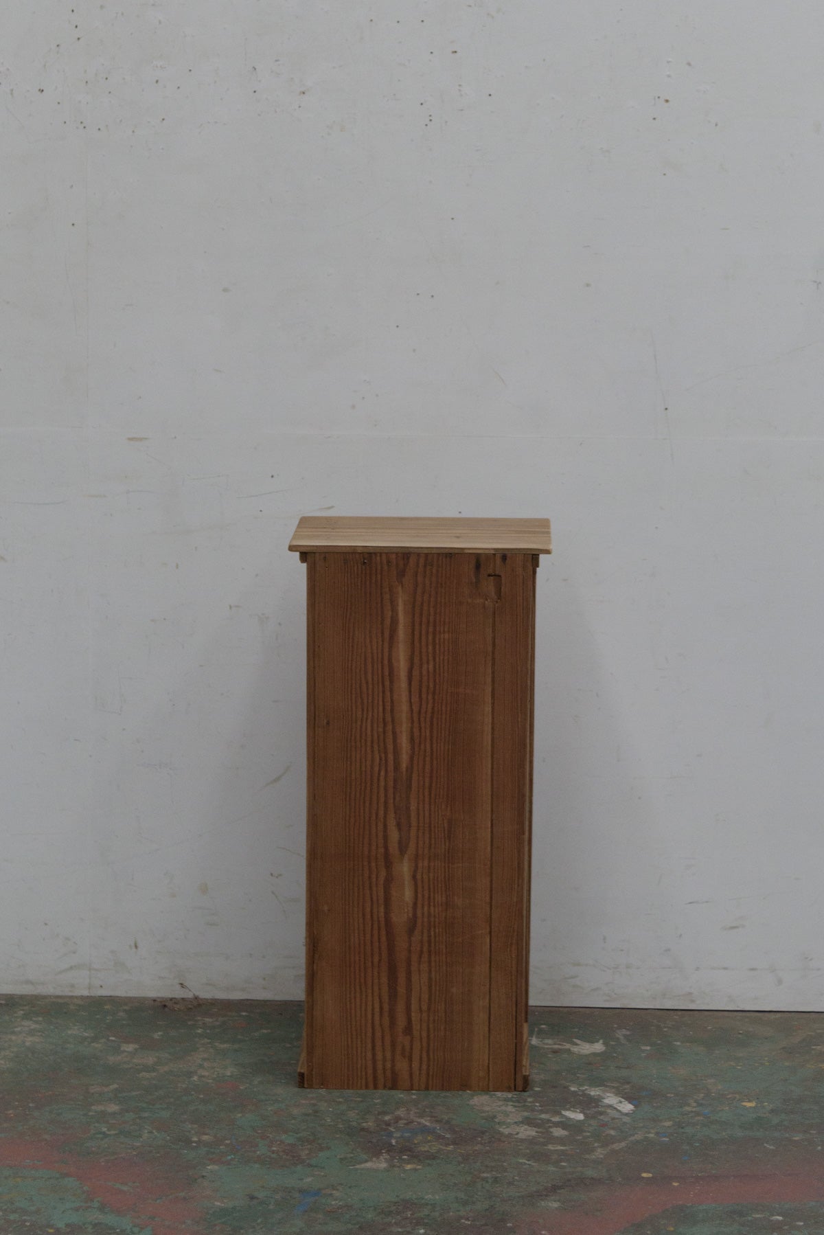 #0102 cabinet